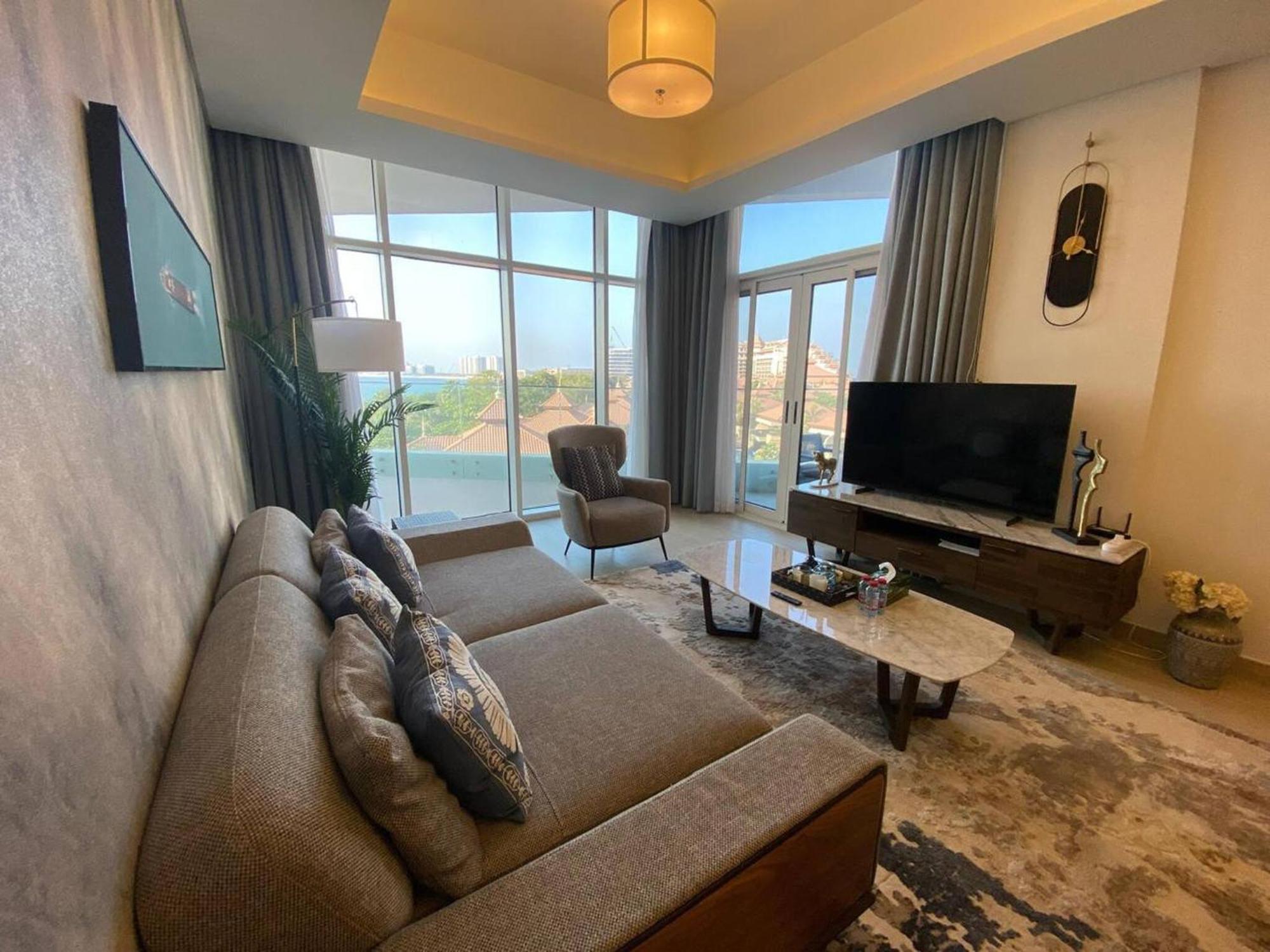 Spacious In Palm Jumeriah With Access To Private Apartment *