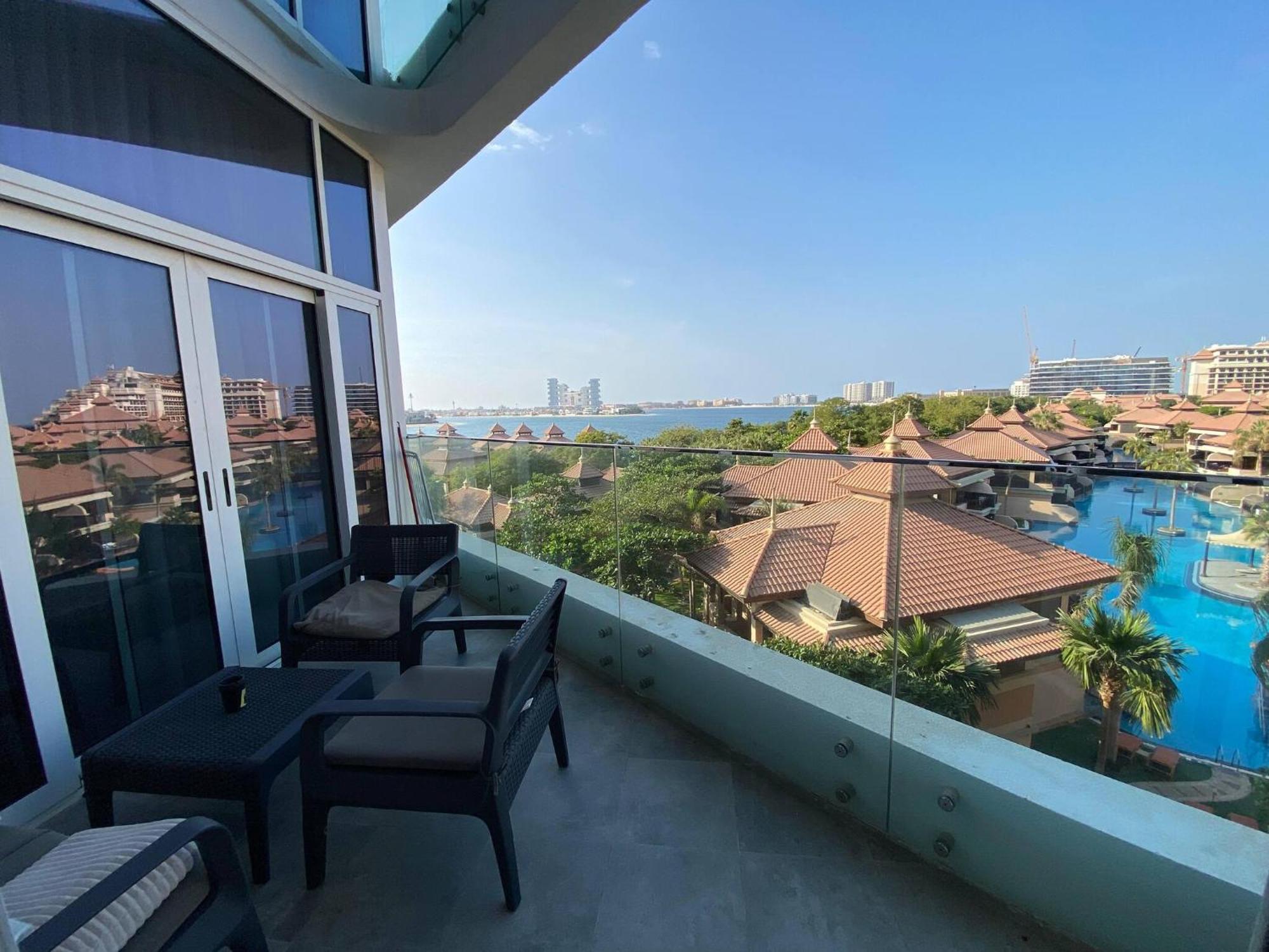 Spacious In Palm Jumeriah With Access To Private