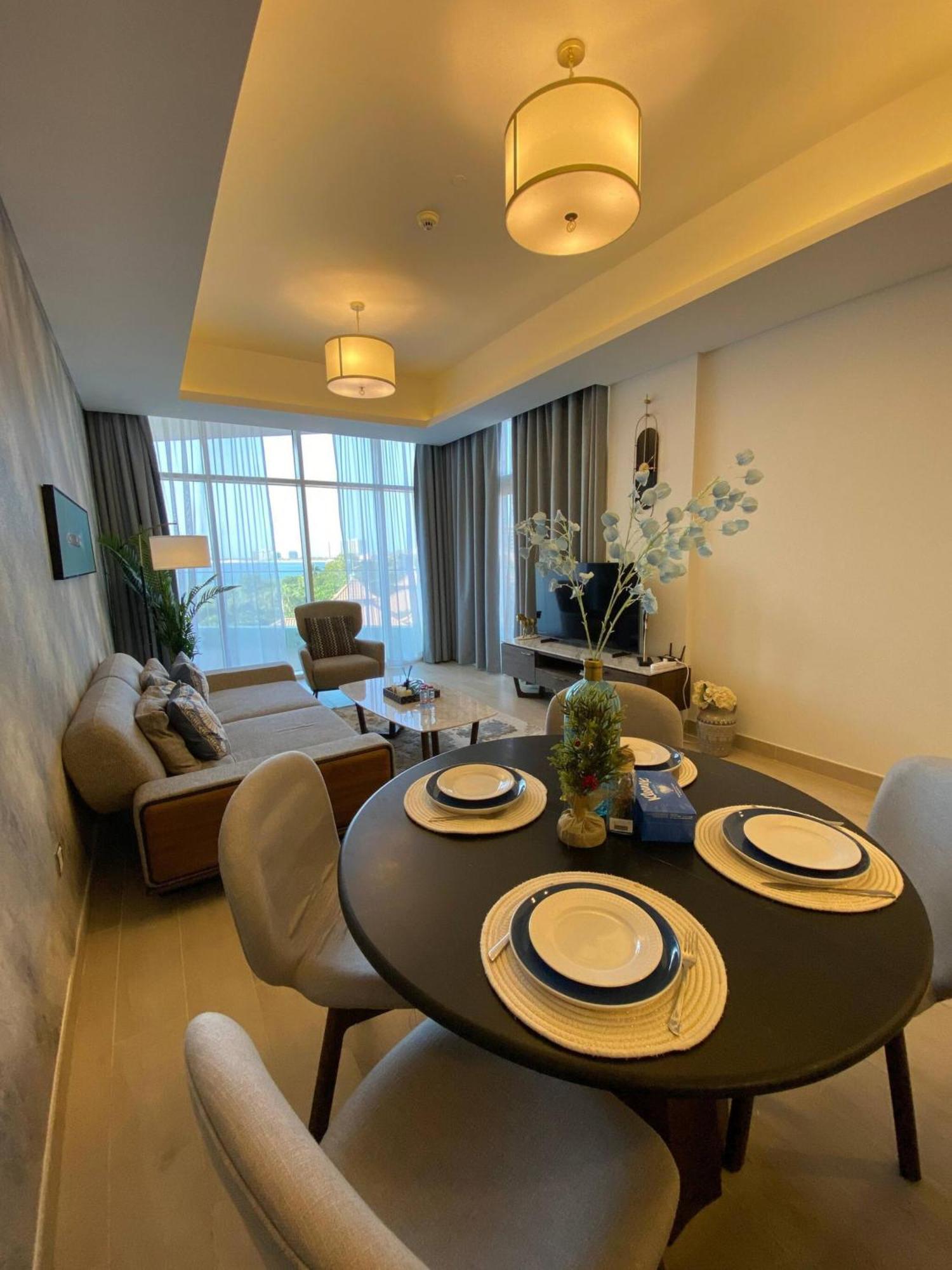 Spacious In Palm Jumeriah With Access To Private * Dubai