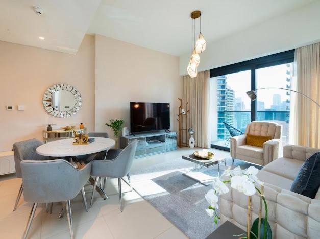 Apartment Act One Tower Near Burj Khalifa,dubai Mall *