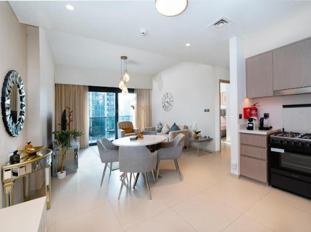 Act One Tower Near Burj Khalifa,dubai Mall Apartment