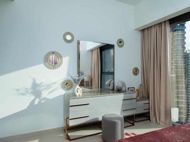 Apartment Act One Tower Near Burj Khalifa,dubai Mall *