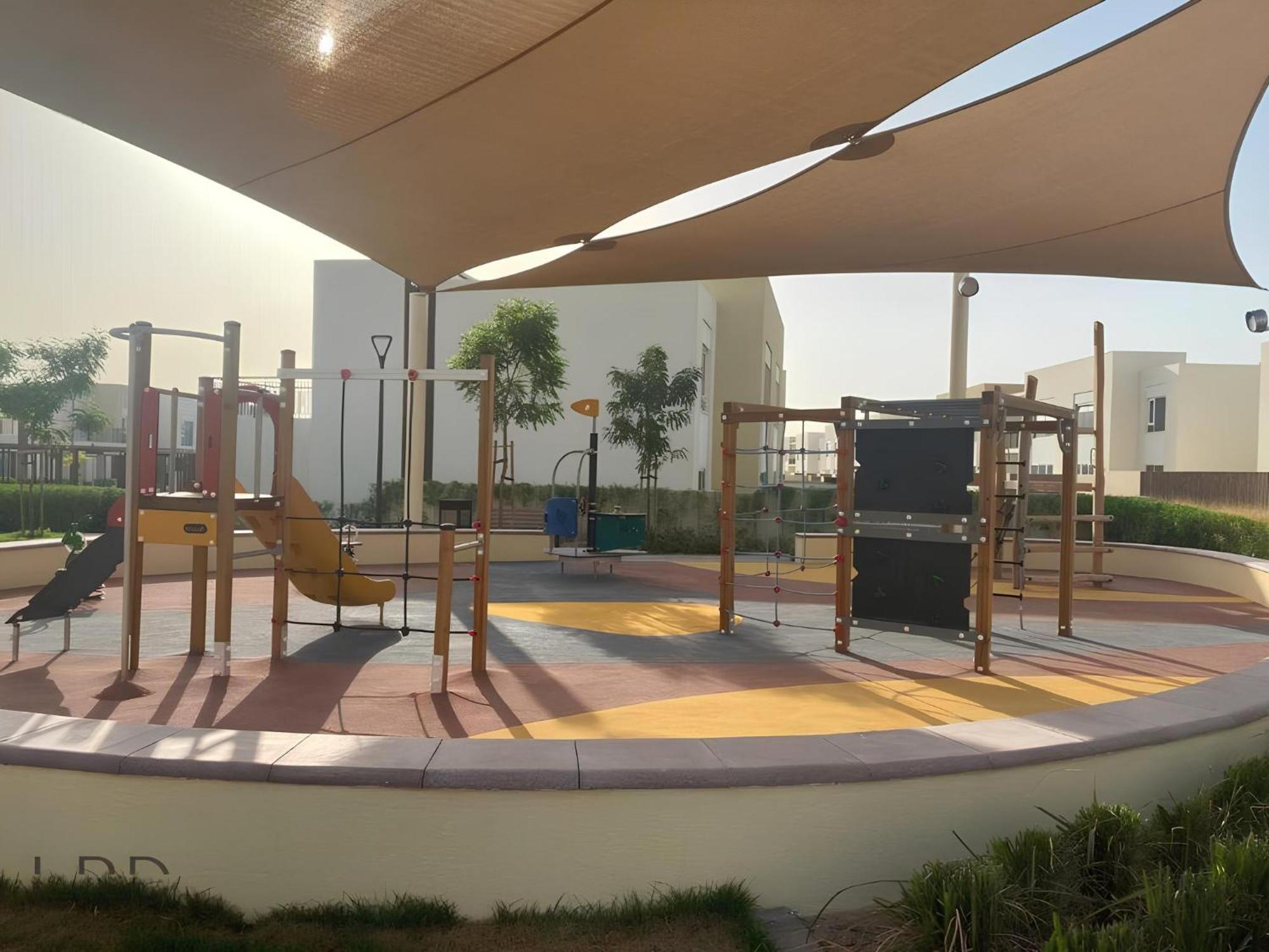 Bright And Cozy 2br In Emaar South