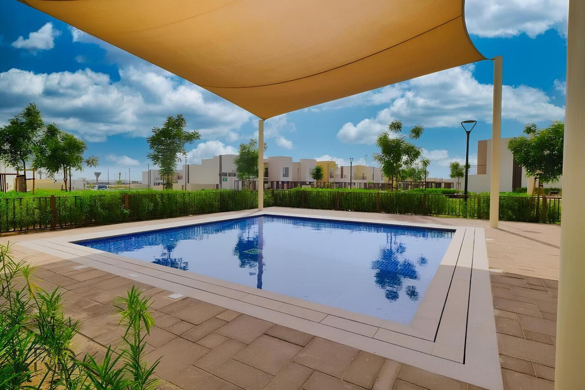Bright And Cozy 2br In Emaar South