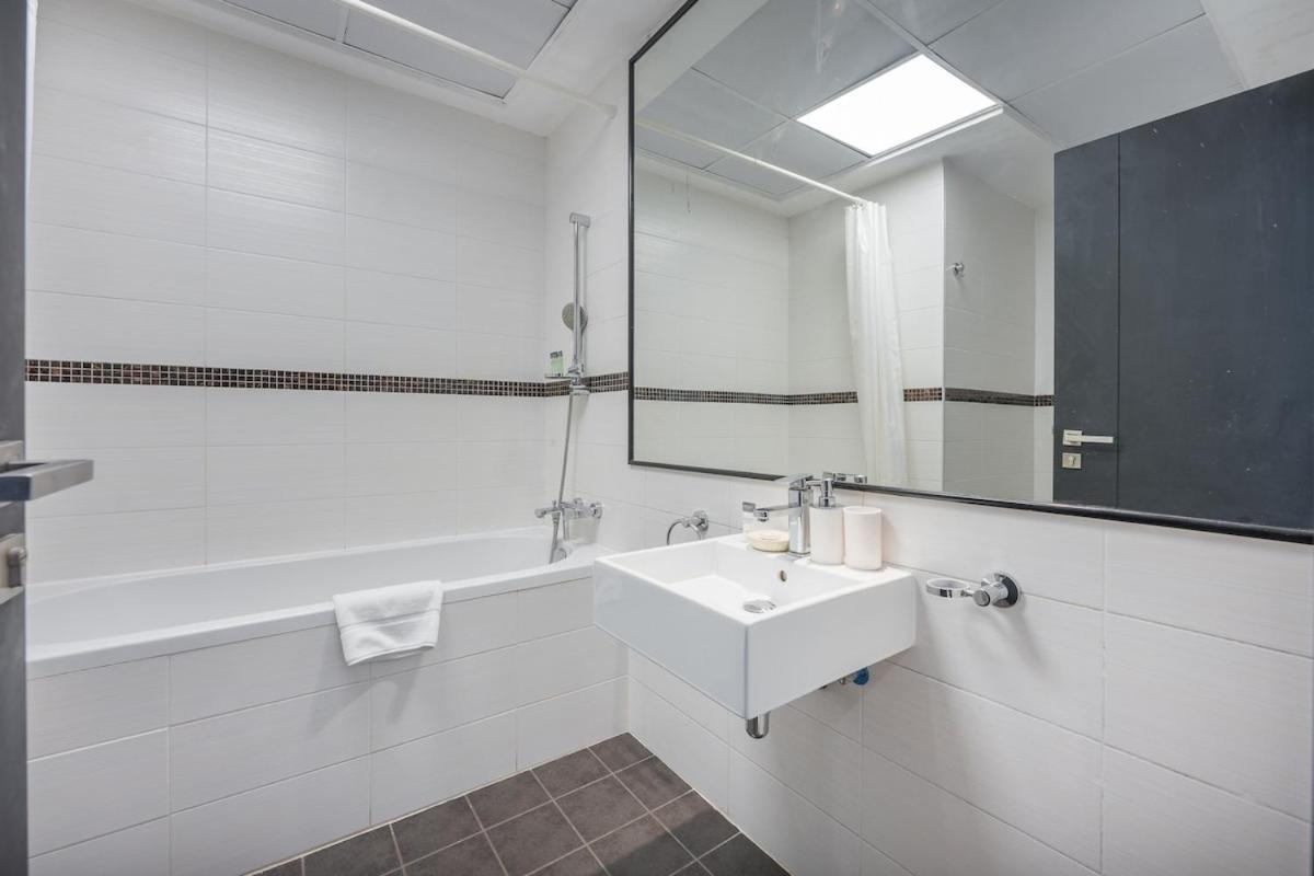 Opulent 3br With Modern Touches In Jbr * Dubai