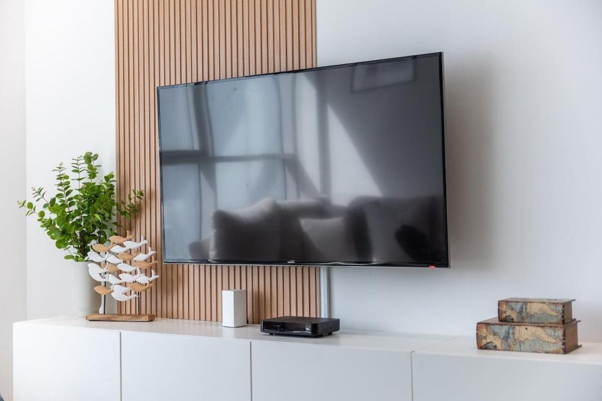 Opulent 3br With Modern Touches In Jbr Apartment *