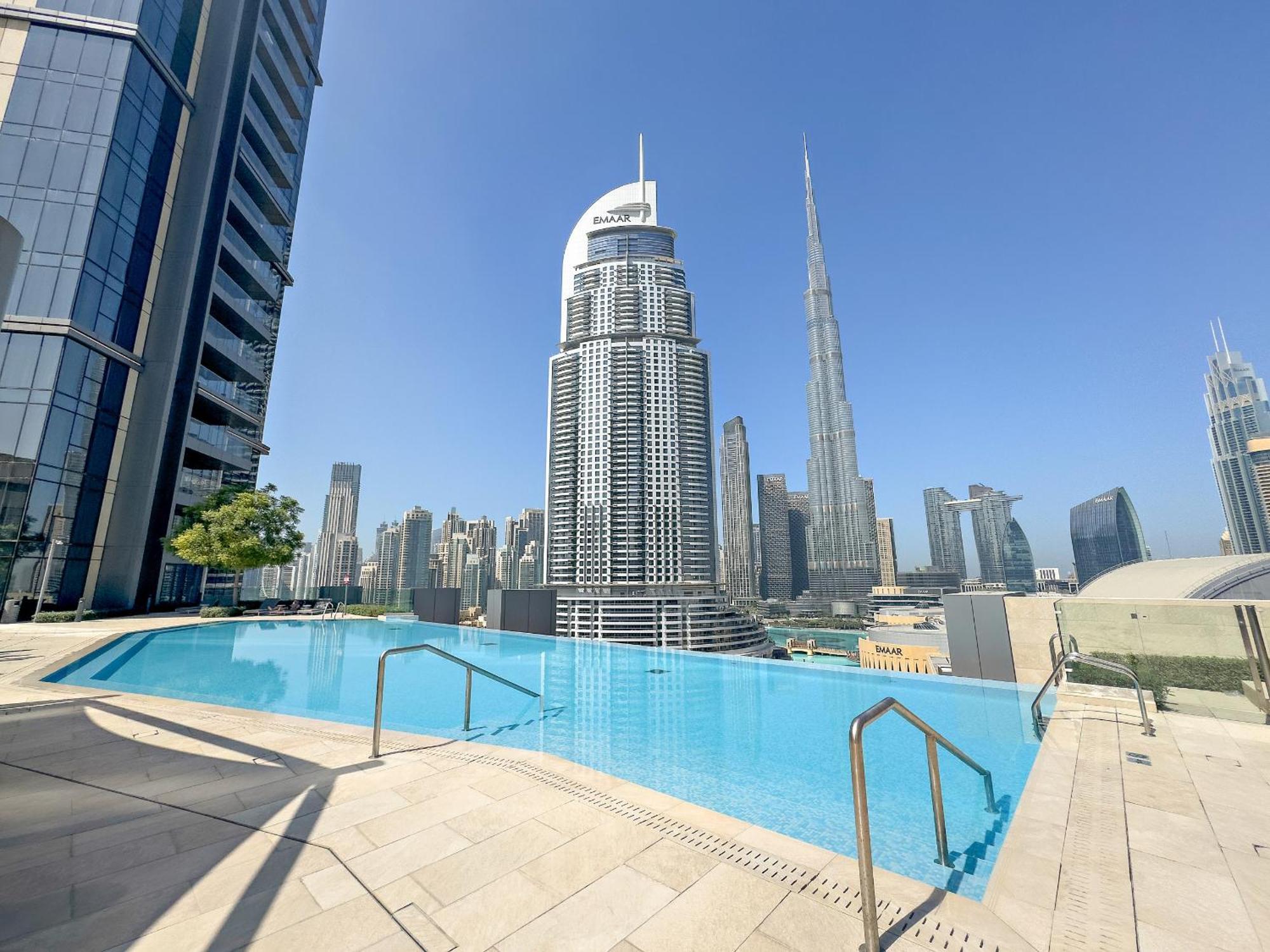Vayk - Luxurious 2 Bedroom In Downtown Apartment *