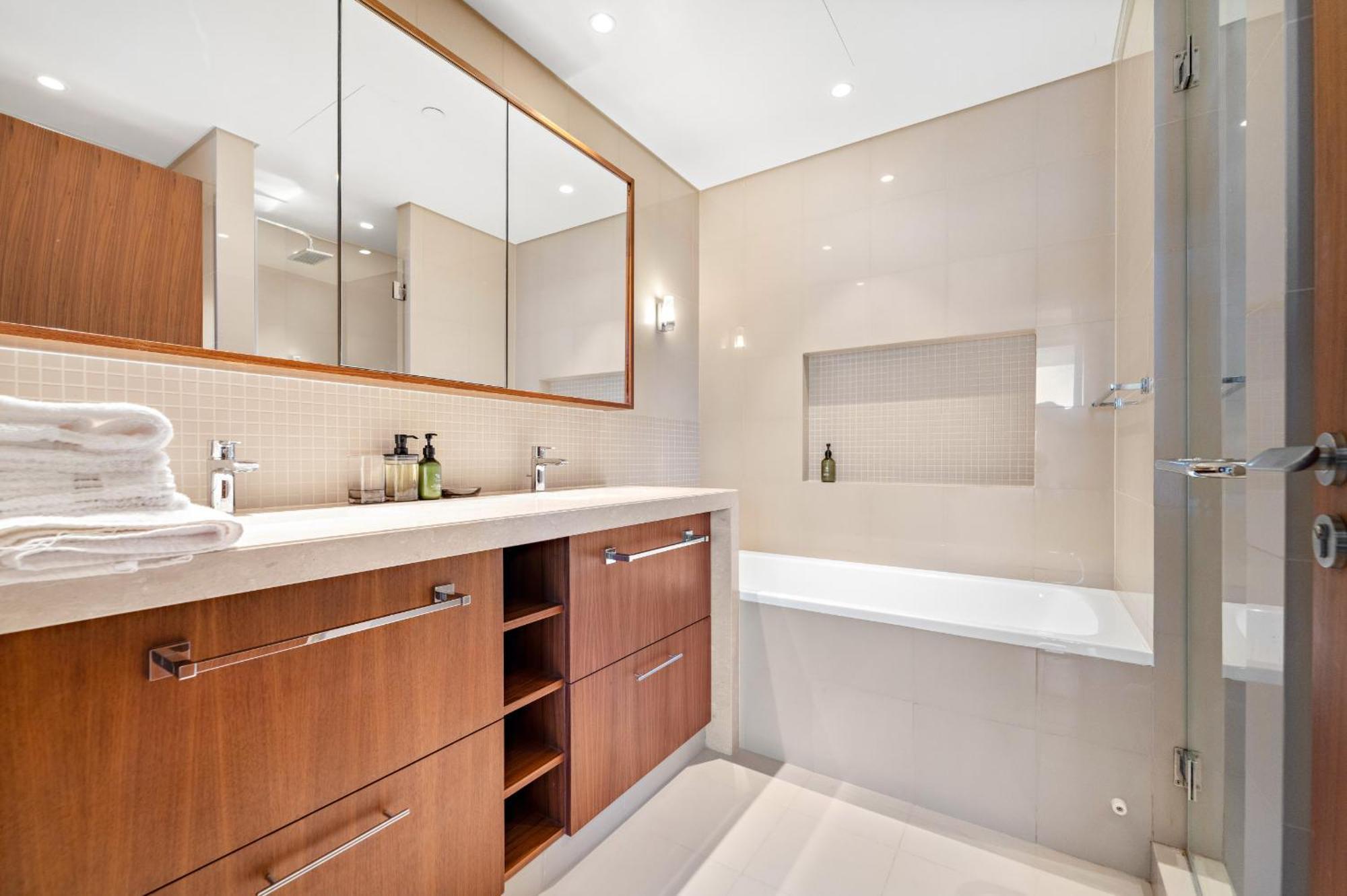 Vayk - Luxurious 2 Bedroom In Downtown Apartment Dubai