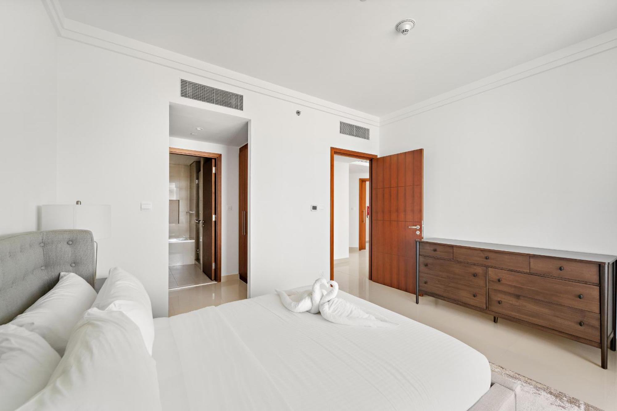Vayk - Luxurious 2 Bedroom In Downtown Apartment