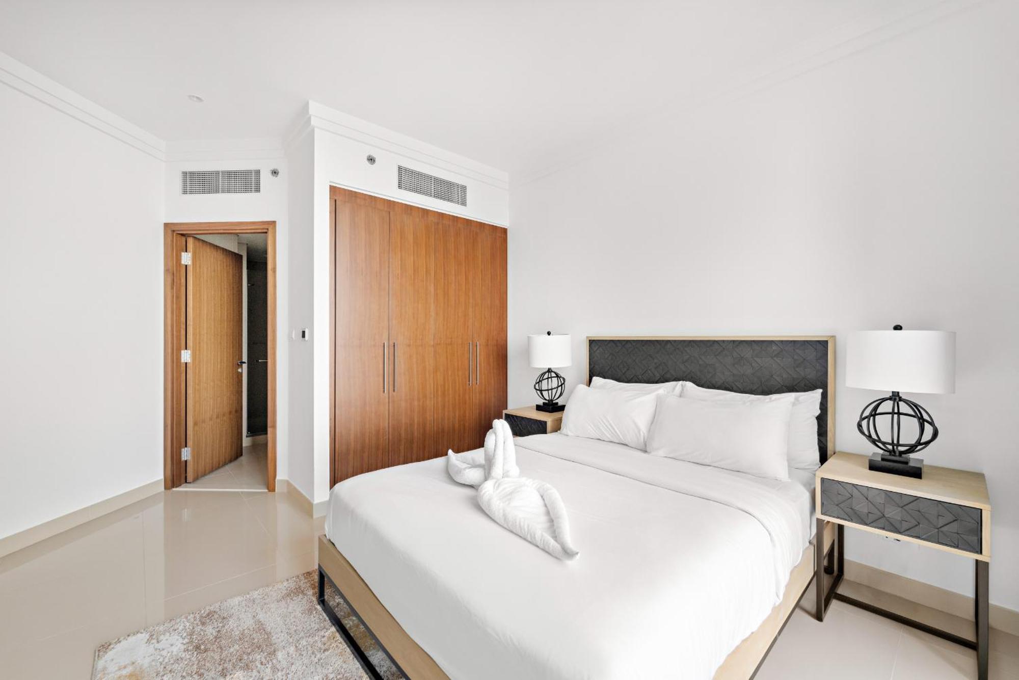 Vayk - Luxurious 2 Bedroom In Downtown Apartment *