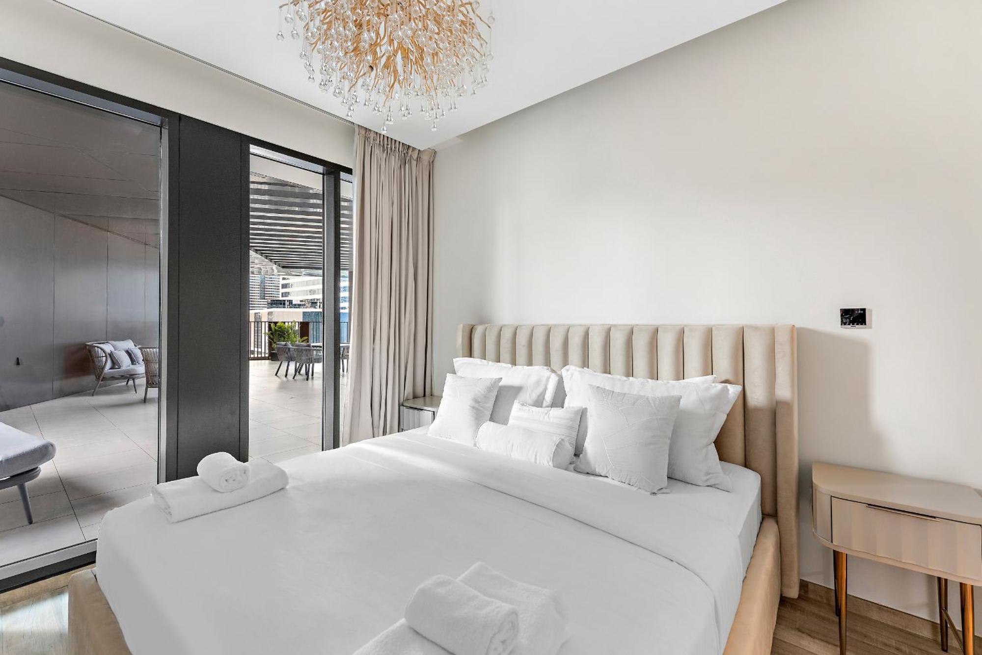 Vayk - Stylish Brand New 1 Bd With Terrace In Business Bay *