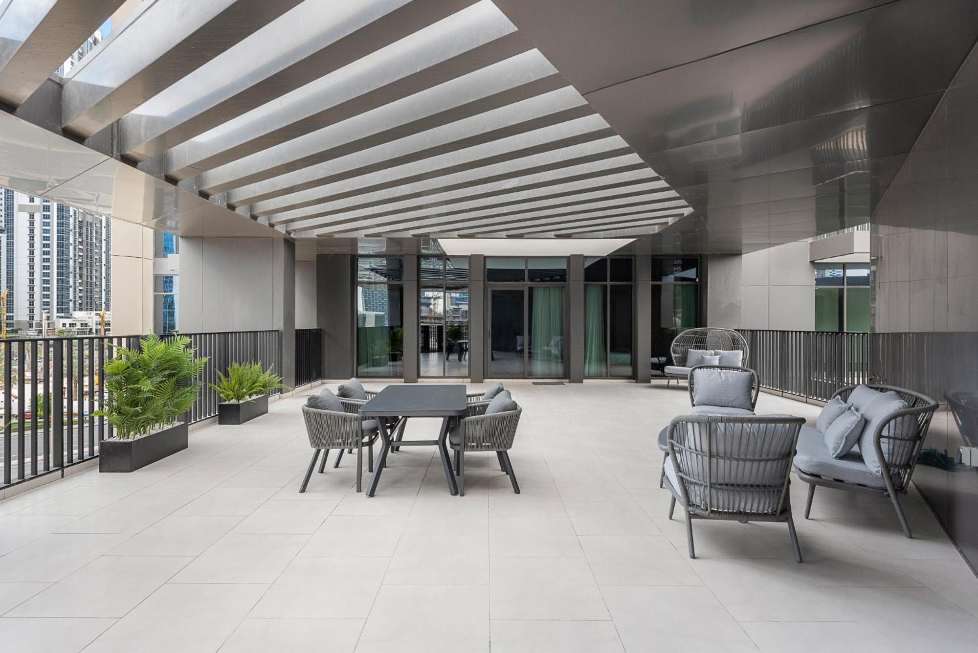 Vayk - Stylish Brand New 1 Bd With Terrace In Business Bay Apartment *