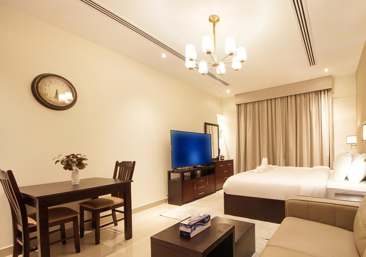 Elite Downtown With Gym, Pool Near Mall
