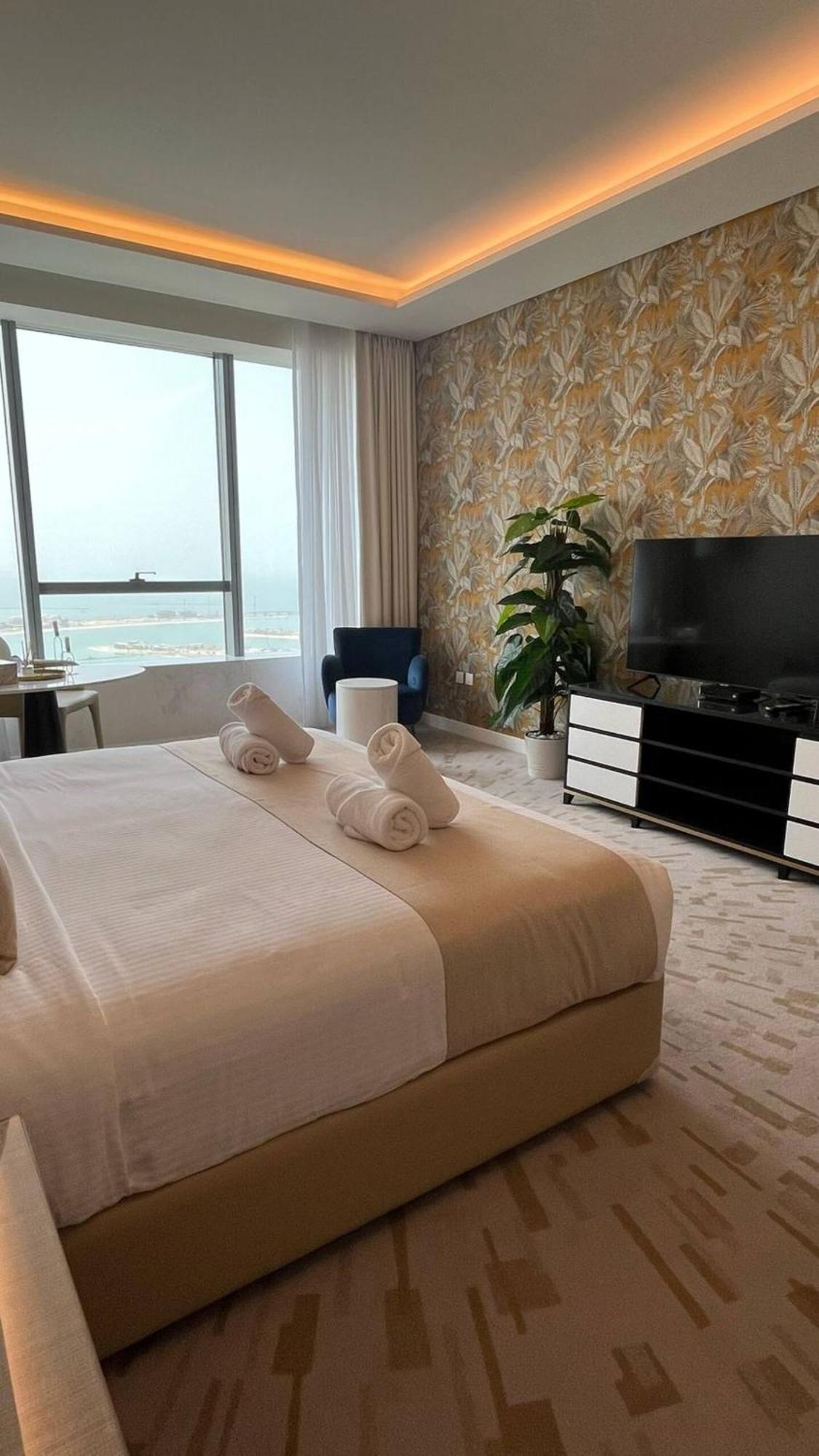 Exquisite - Highest At The Palm Tower Apartment *
