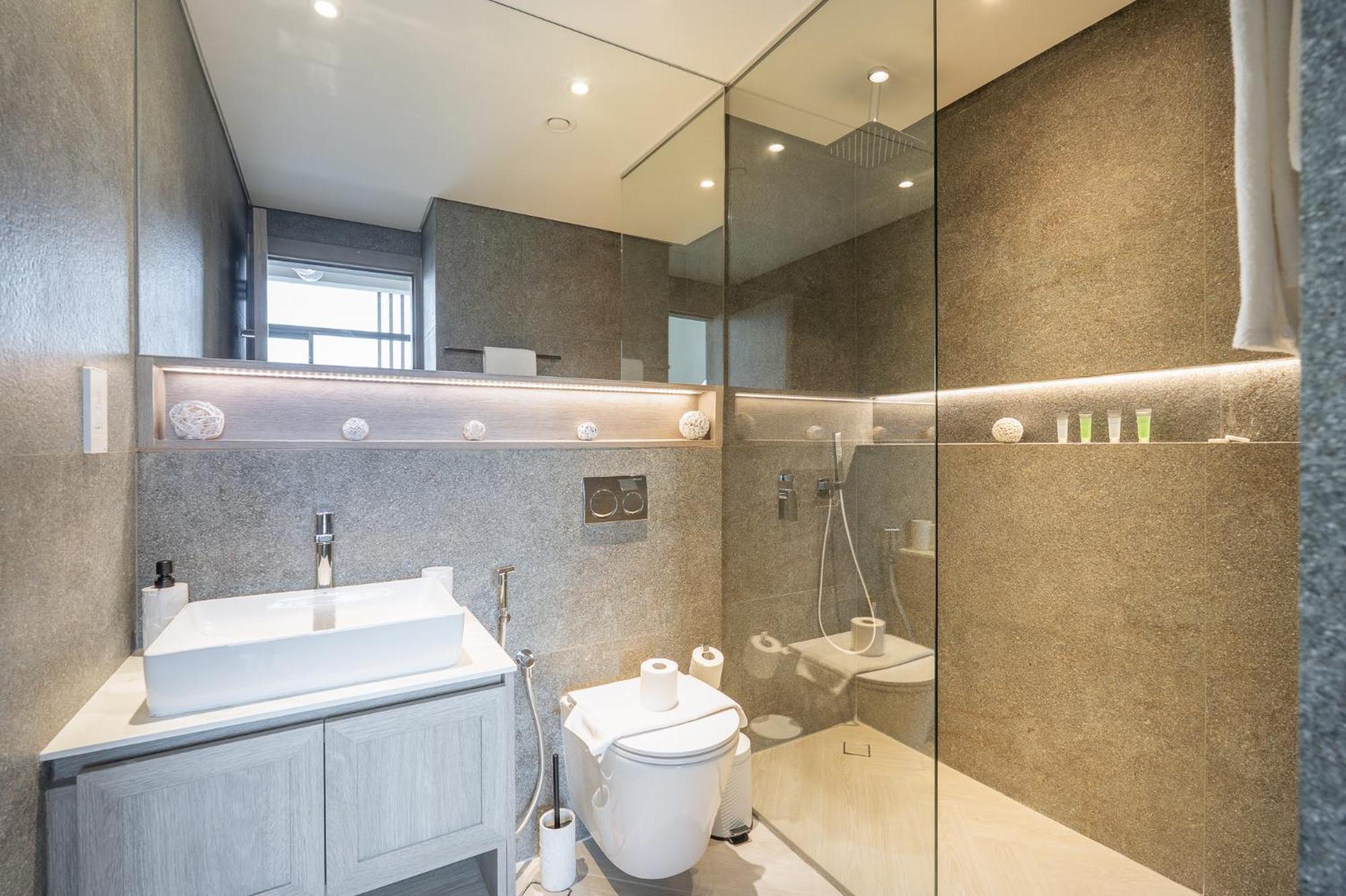 Apartment Luxury Jvc Modern 1bhk Pool & Gym Access *