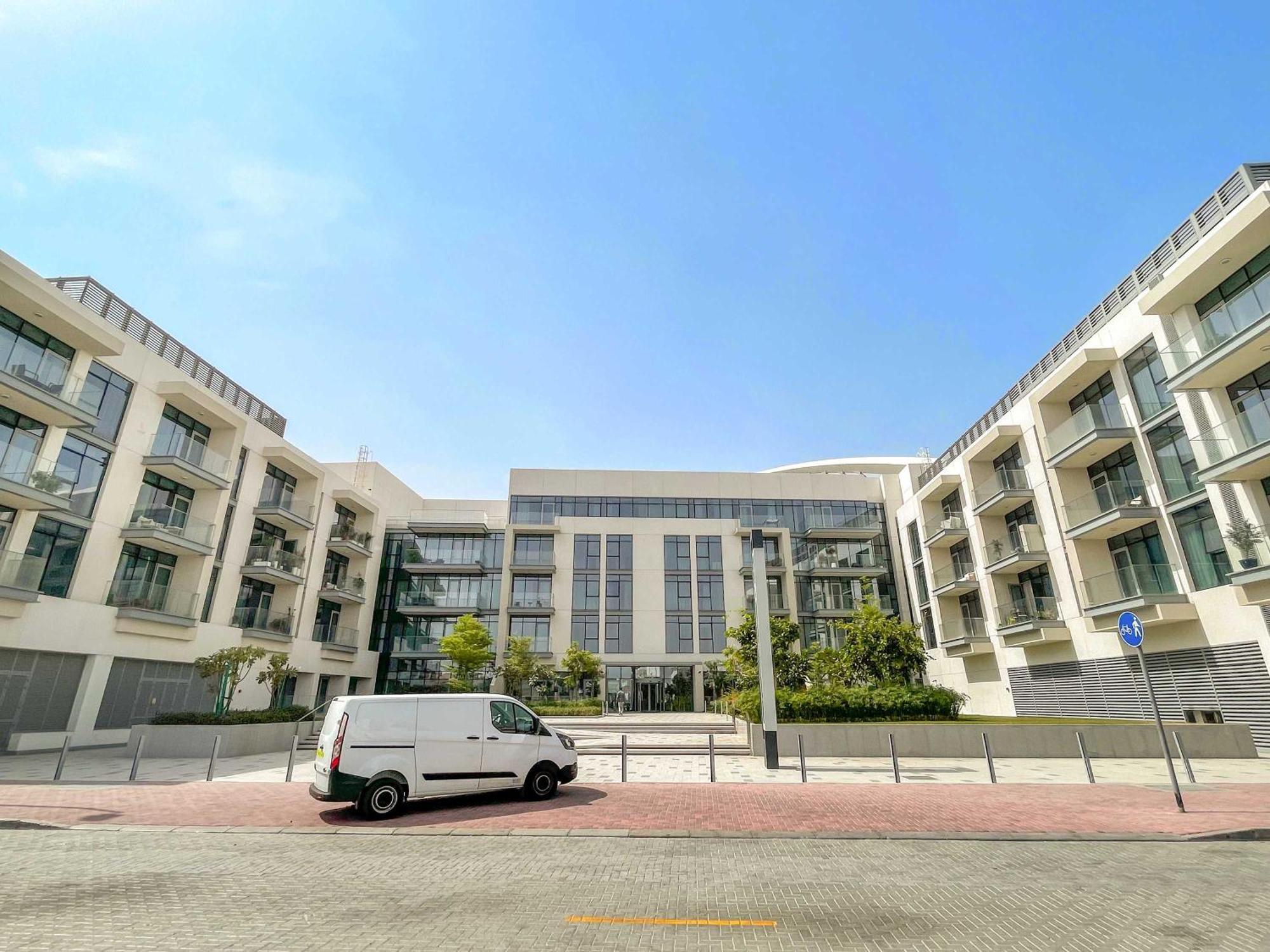 Silkhaus Canalside 2br With Maid In Canal Front Apartment