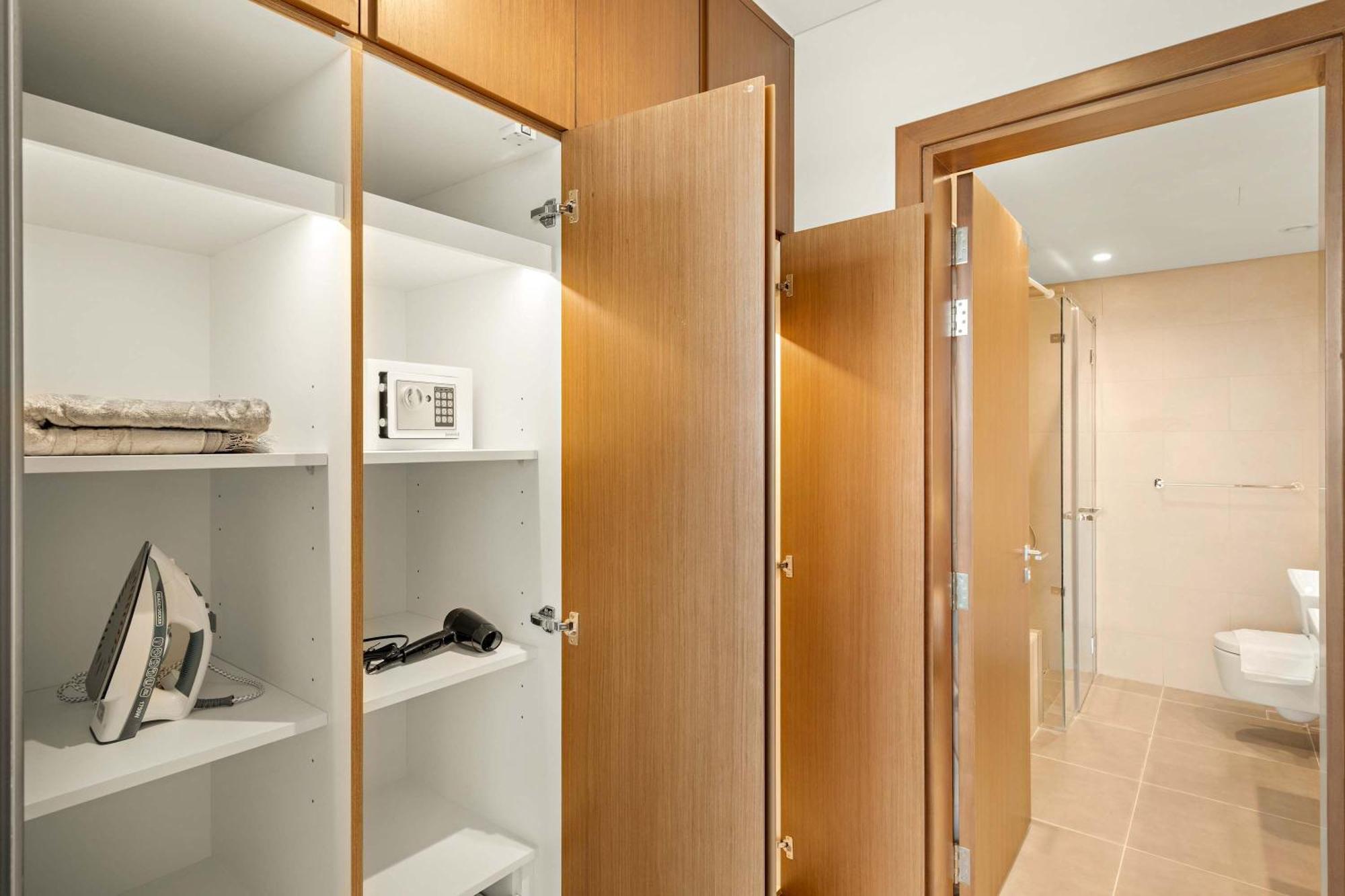 Silkhaus Canalside 2br With Maid In Canal Front Apartment Dubai