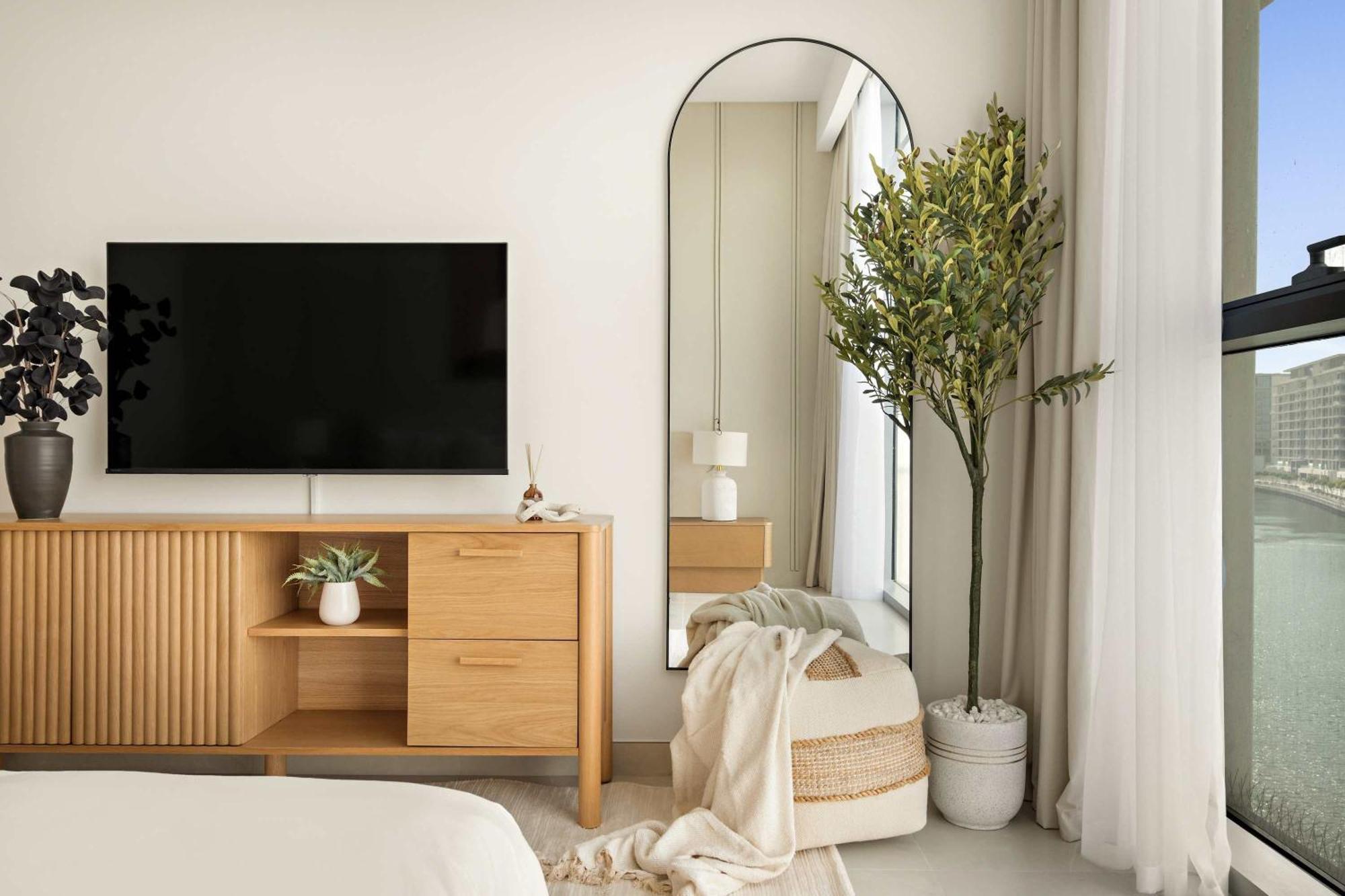 Silkhaus Canalside 2br With Maid In Canal Front Apartment