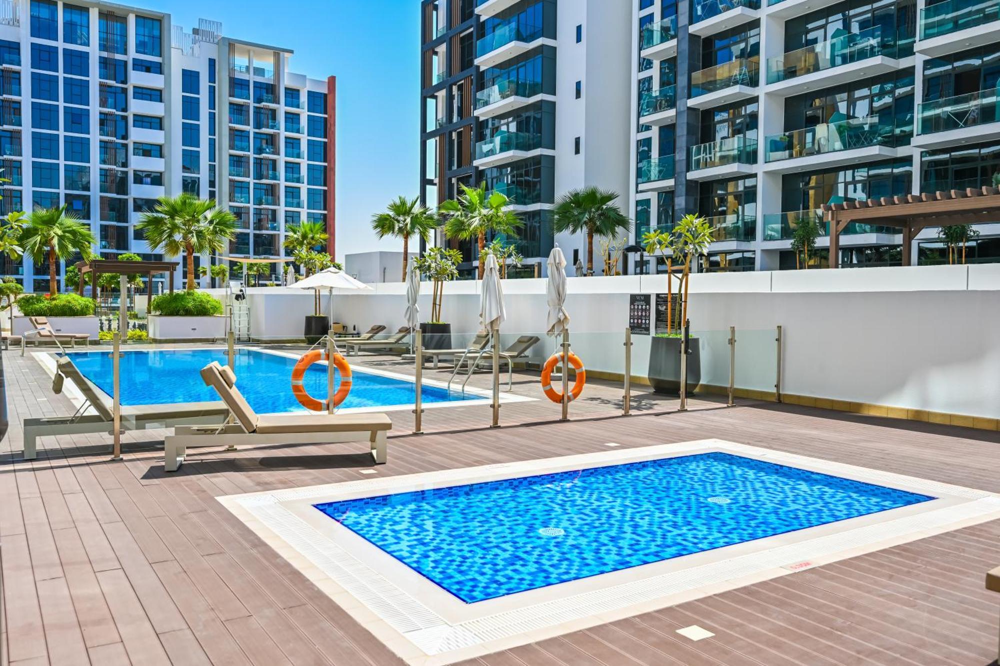 Apartment Discover A Cozy Luxury With A Refreshing Pool, Just A 10-minute Journey From The City's Heart *