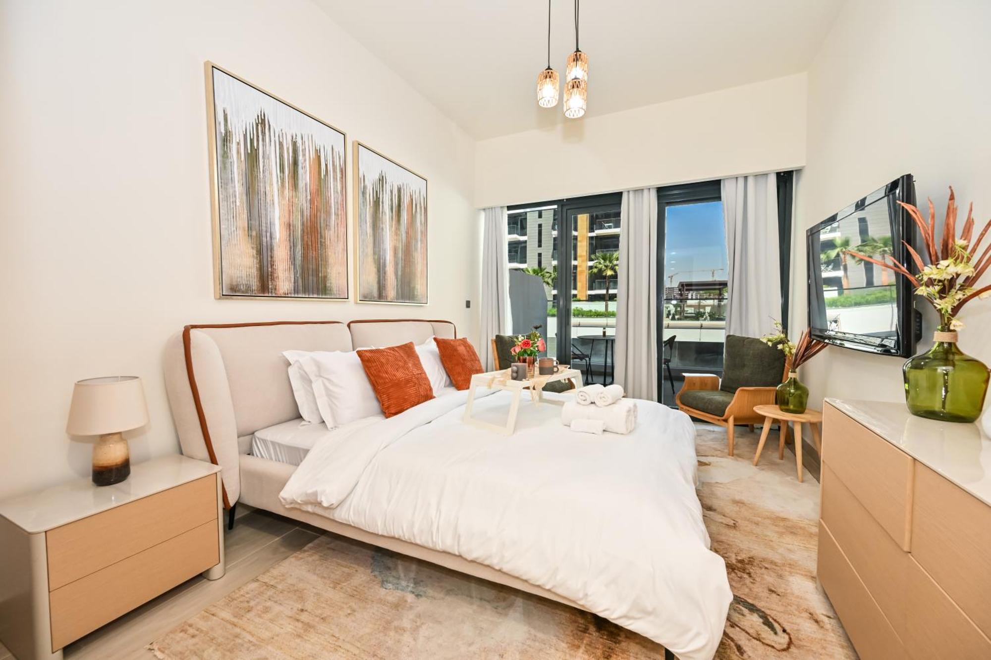 Apartment Discover A Cozy Luxury With A Refreshing Pool, Just A 10-minute Journey From The City's Heart *
