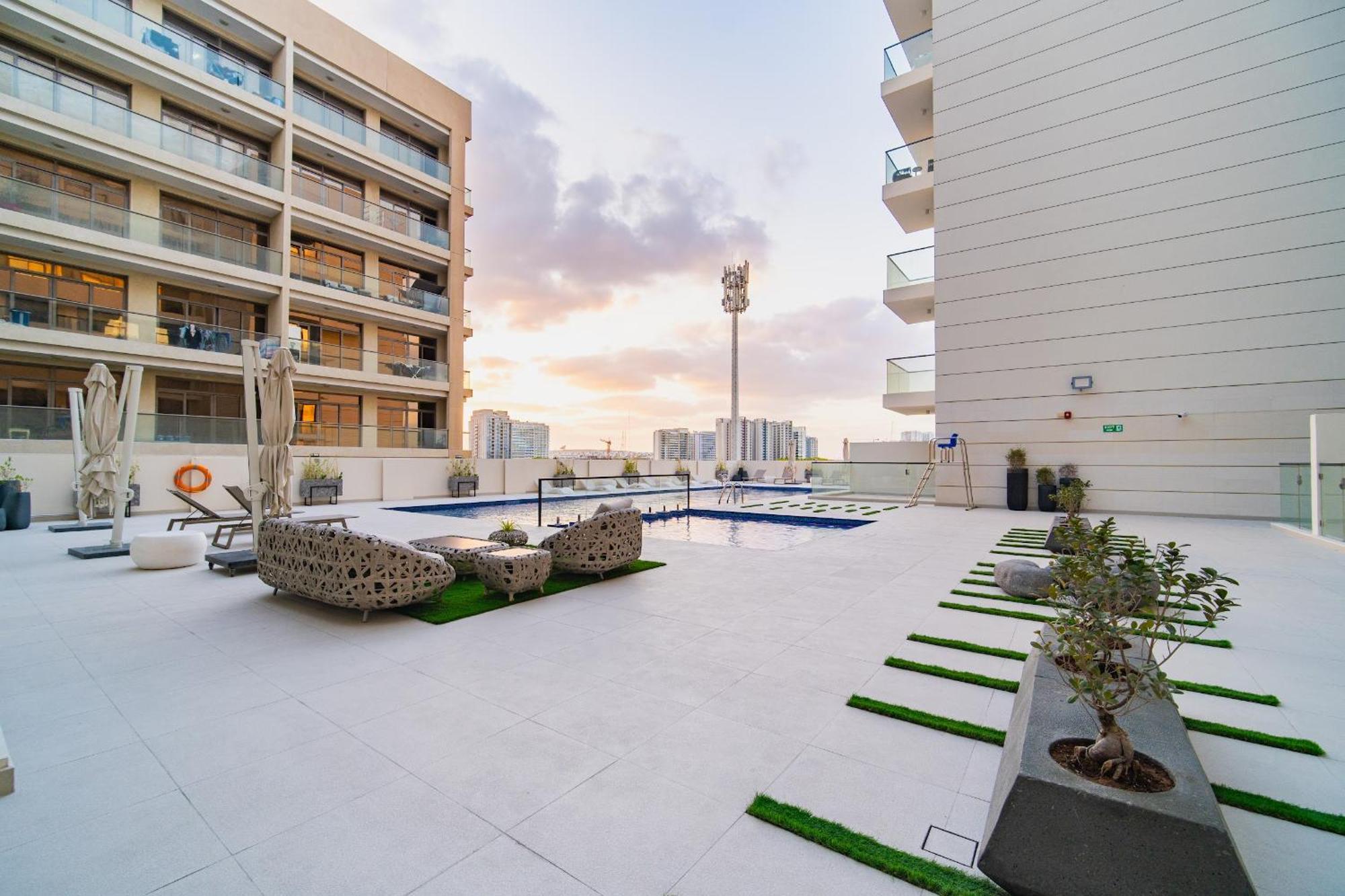 Apartment Sunny Studio, Pool, Views, Near Metro Dubai