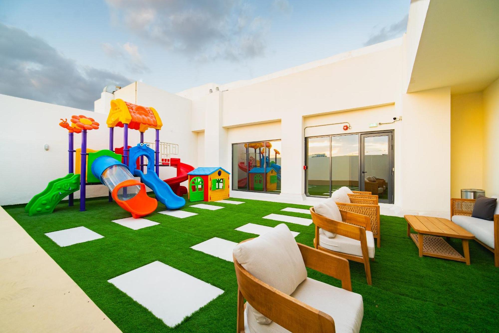 Sunny Studio, Pool, Views, Near Metro Dubai