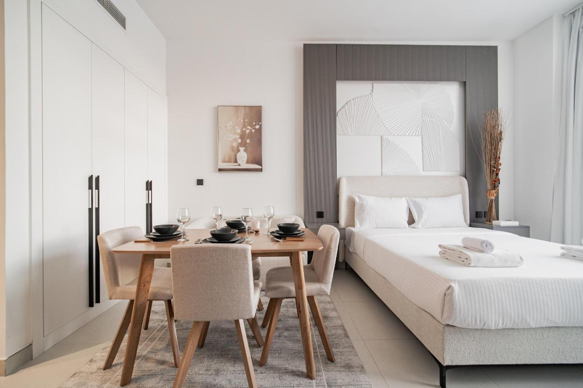 Sunny Studio, Pool, Views, Near Metro Apartment Dubai