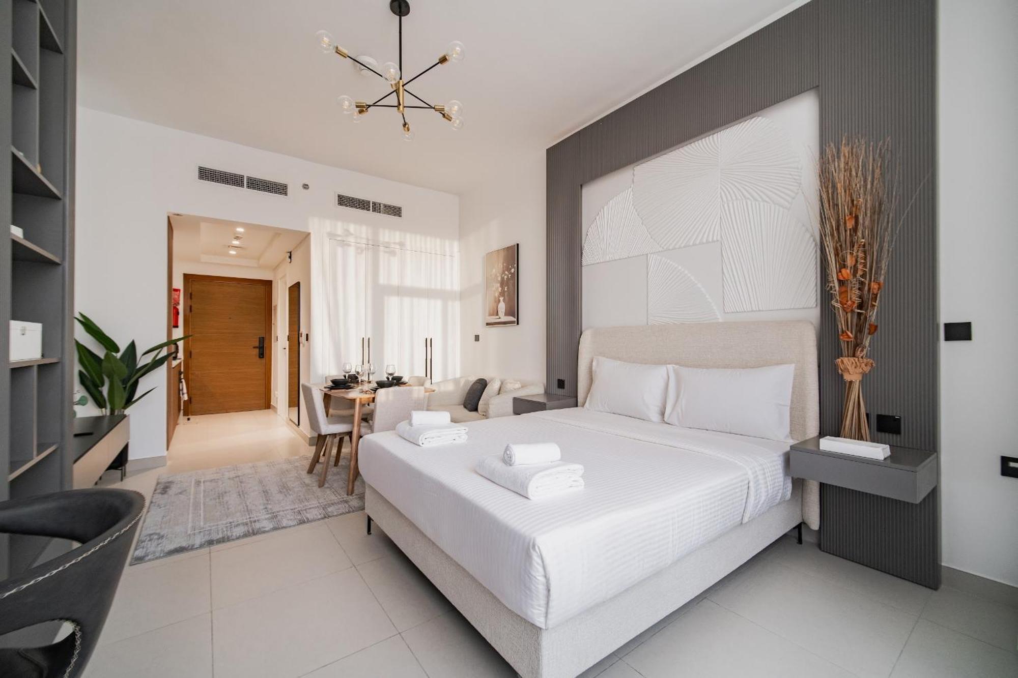Sunny Studio, Pool, Views, Near Metro Apartment Dubai