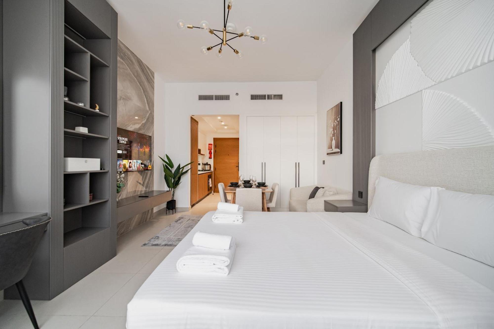 Sunny Studio, Pool, Views, Near Metro Apartment Dubai