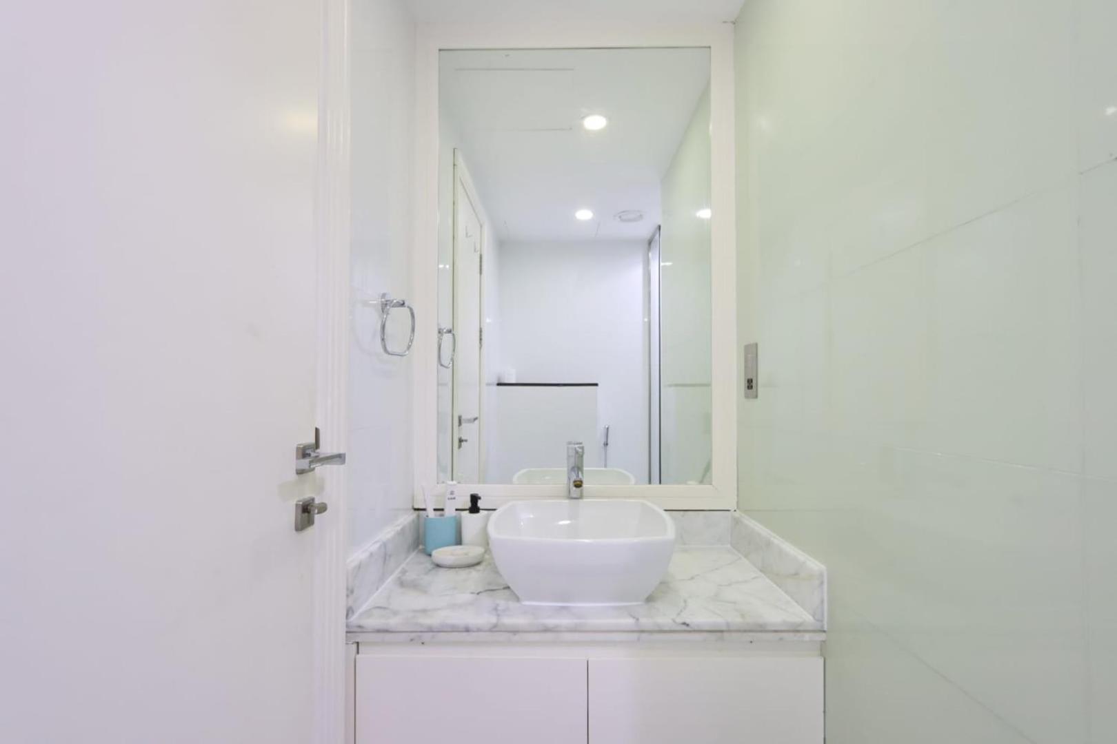 Apartment Livbnb- 3br With Marina Views In Manchester Tower Dubai
