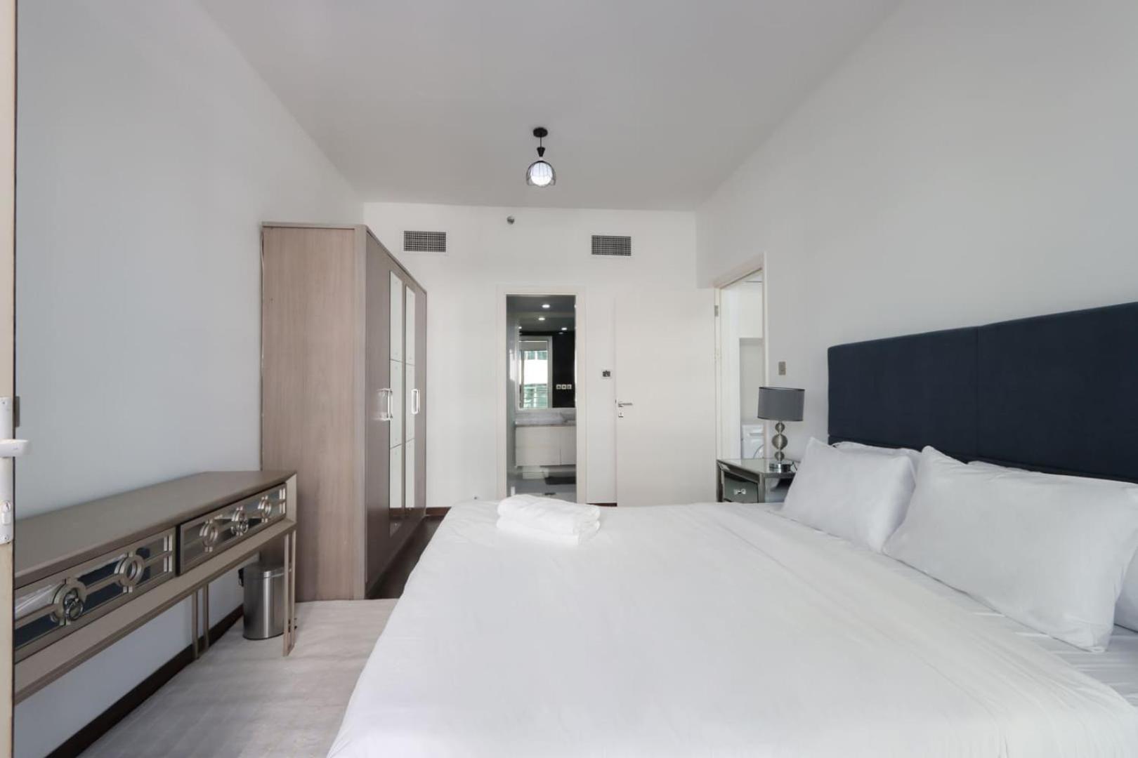 Livbnb- 3br With Marina Views In Manchester Tower Apartment