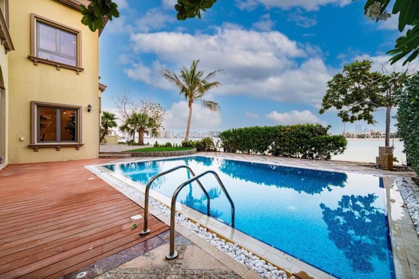 Luxurious With Stunning Sea Views Of Palm Jumeirah