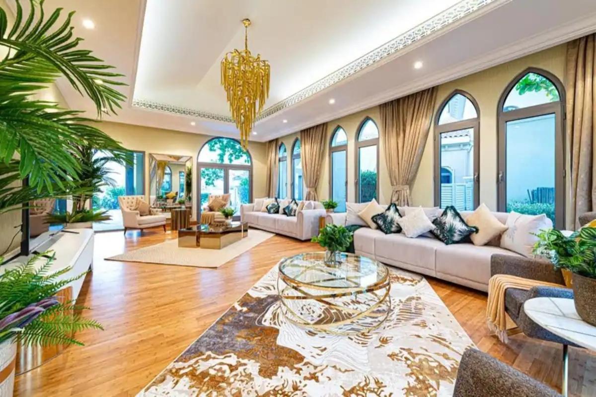 Luxurious With Stunning Sea Views Of Palm Jumeirah Villa Dubai