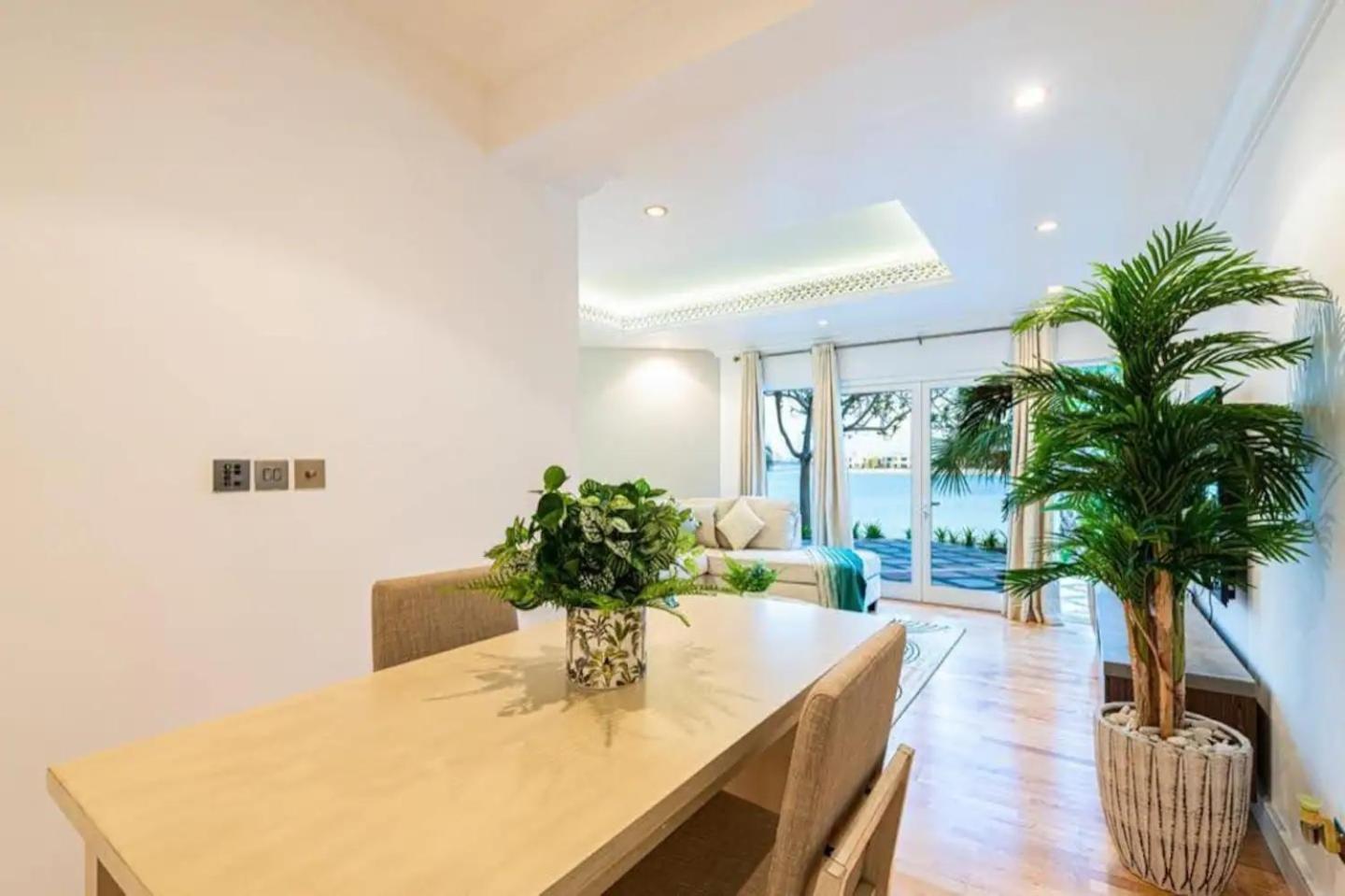 Luxurious With Stunning Sea Views Of Palm Jumeirah *