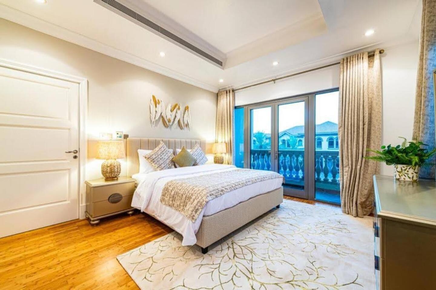 Luxurious With Stunning Sea Views Of Palm Jumeirah *