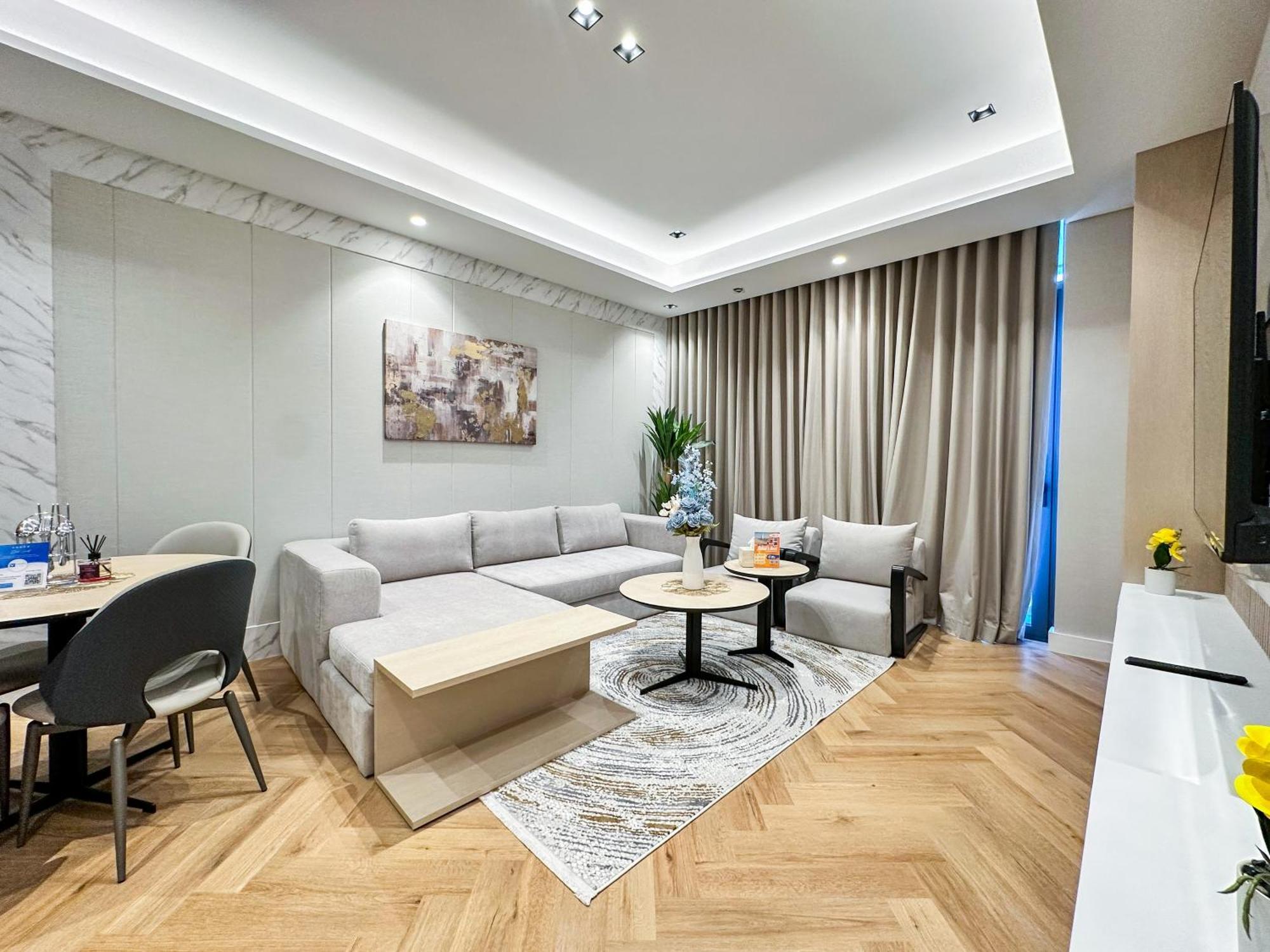 Vserve High Floor Bliss In Dubai's Iconic Skyline Apartment *