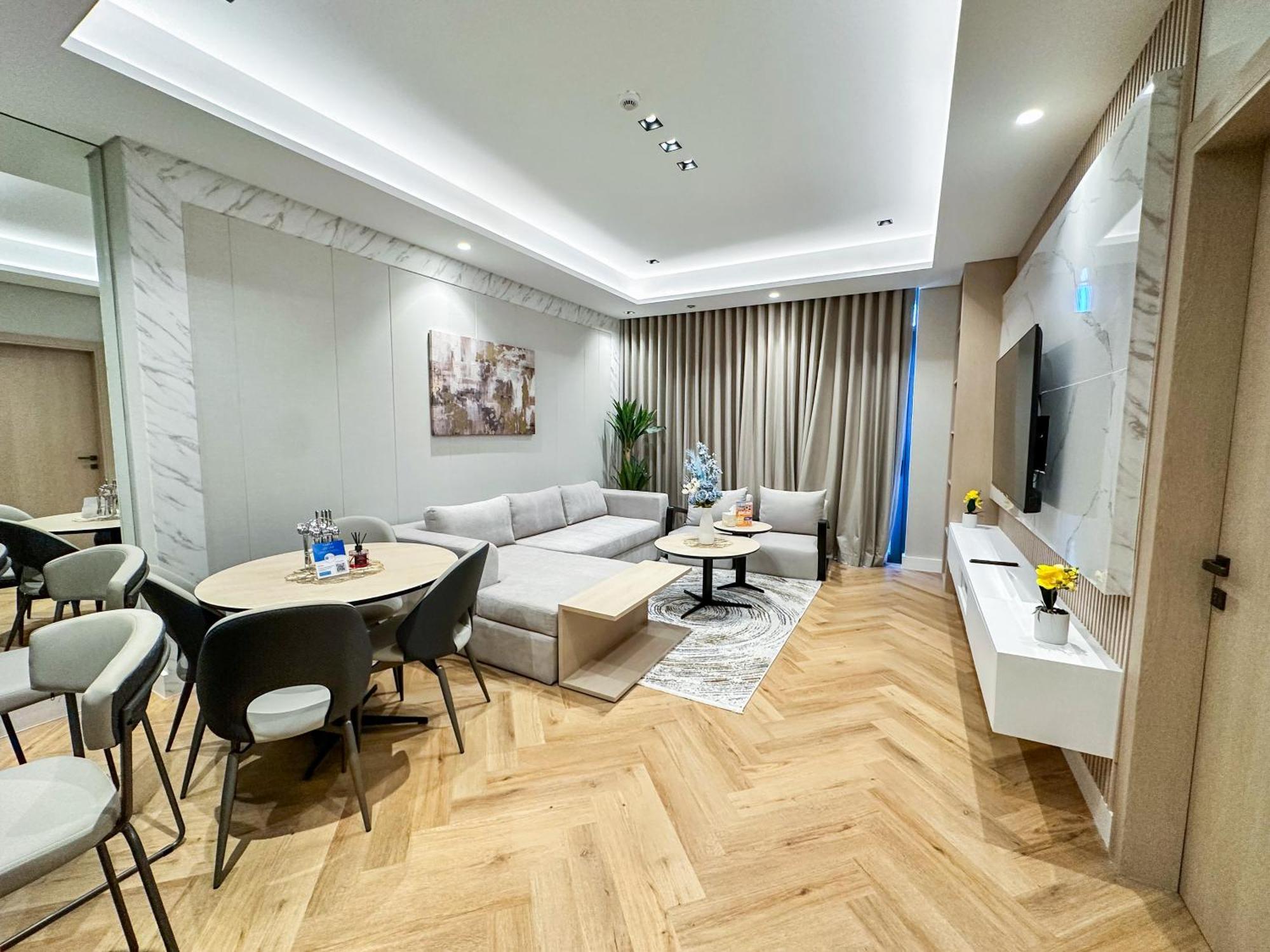 Vserve High Floor Bliss In Dubai's Iconic Skyline Apartment