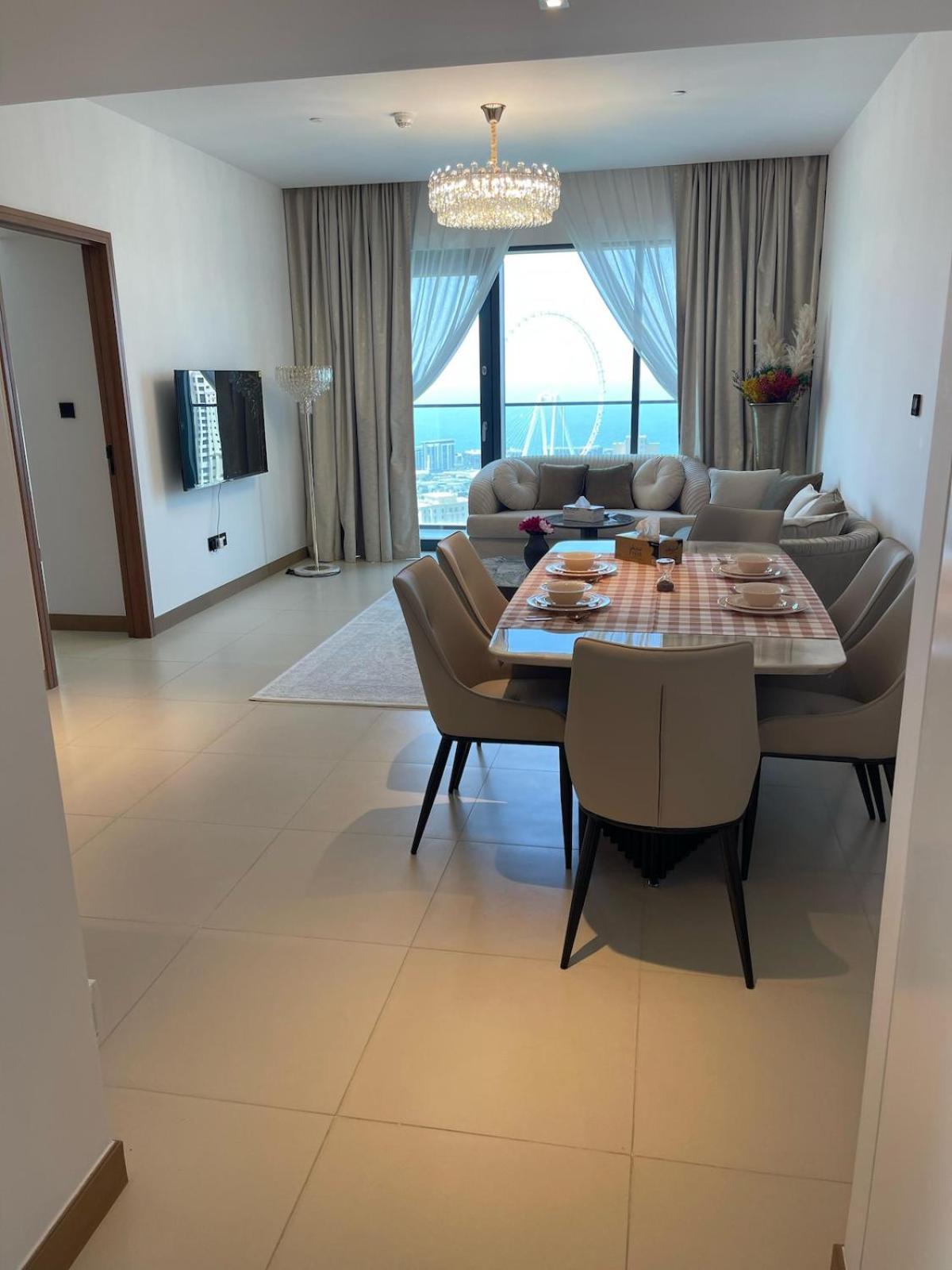 Stunning Views & Prime Location * Dubai
