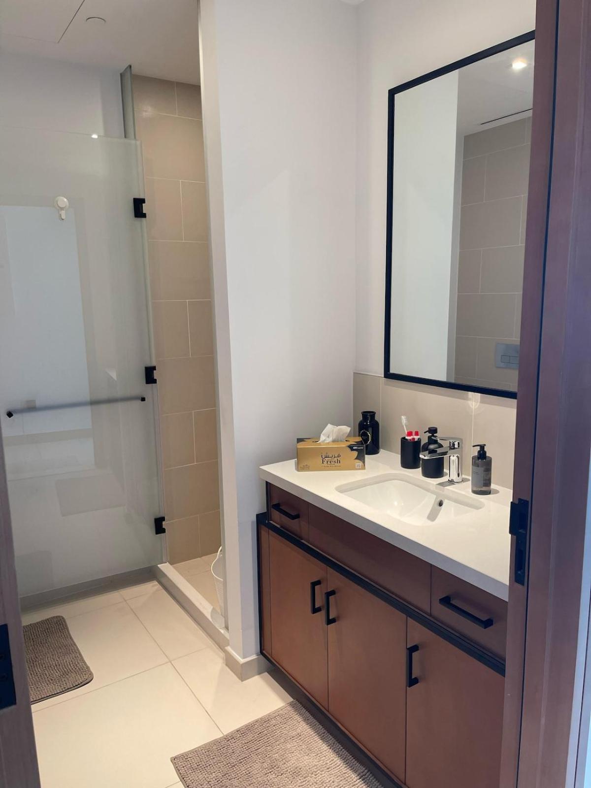 Apartment Stunning Views & Prime Location Dubai