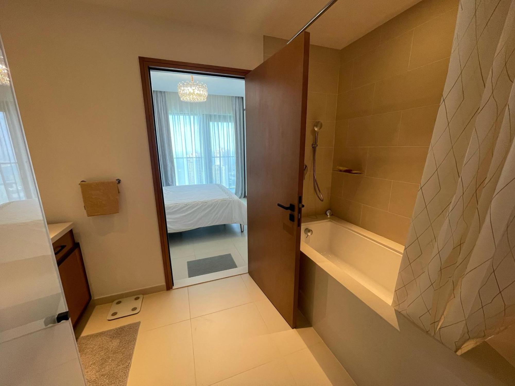 Apartment Stunning Views & Prime Location Dubai