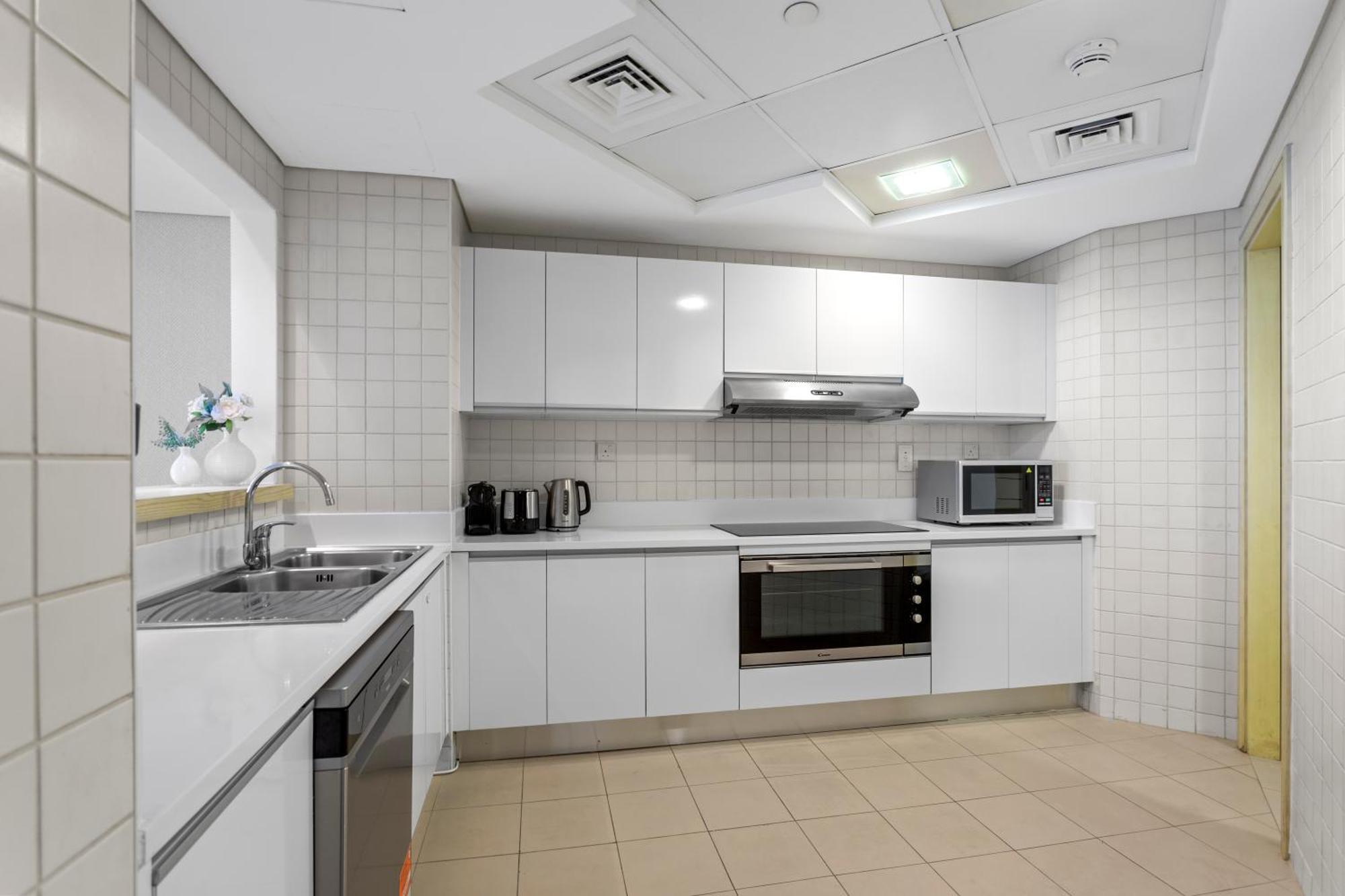 Serene 2-bedroom Escape With Sea Steps Away In Jbr Apartment