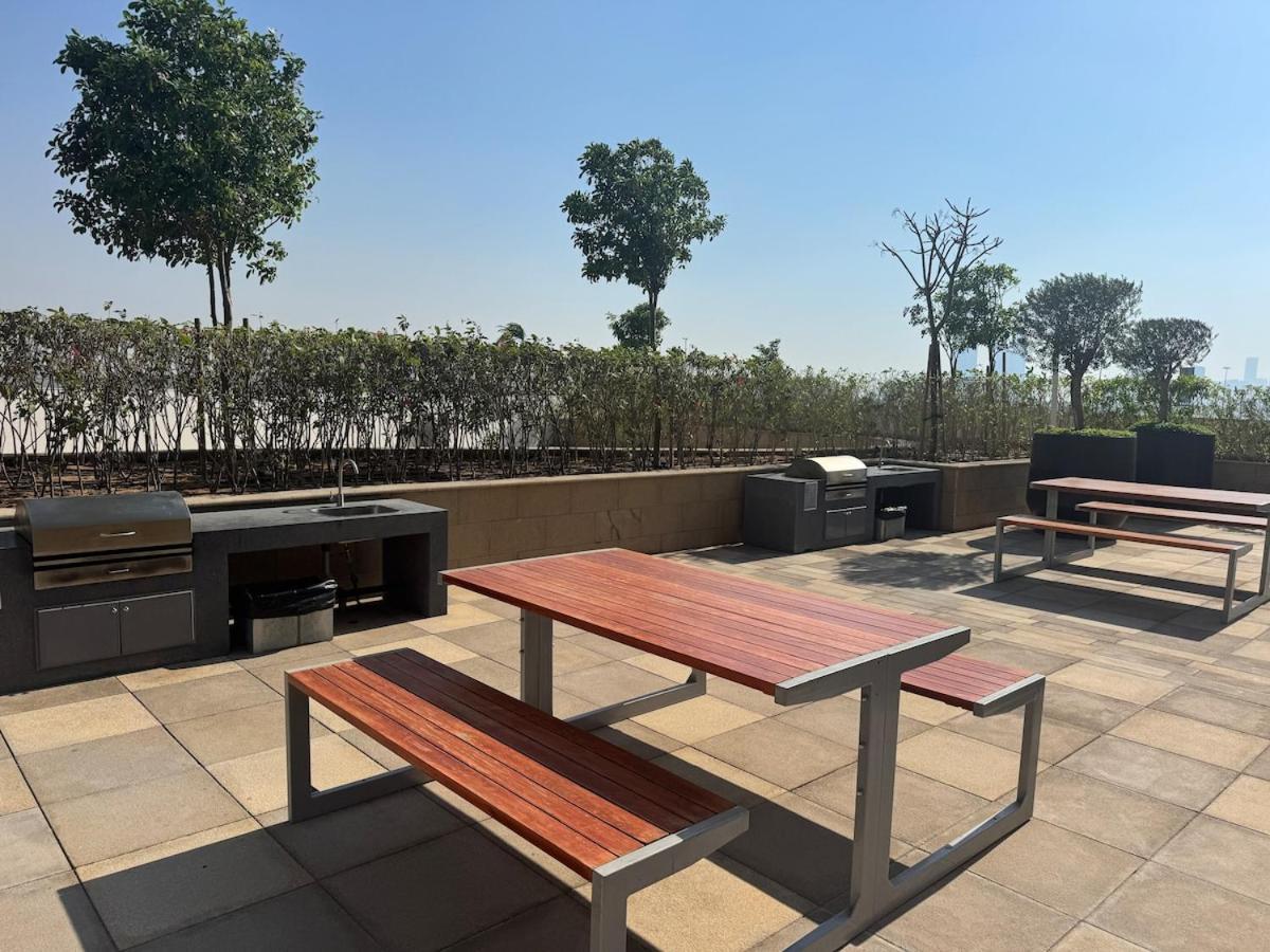 Free Parking Pet Friendly Near Downtown Apartment *