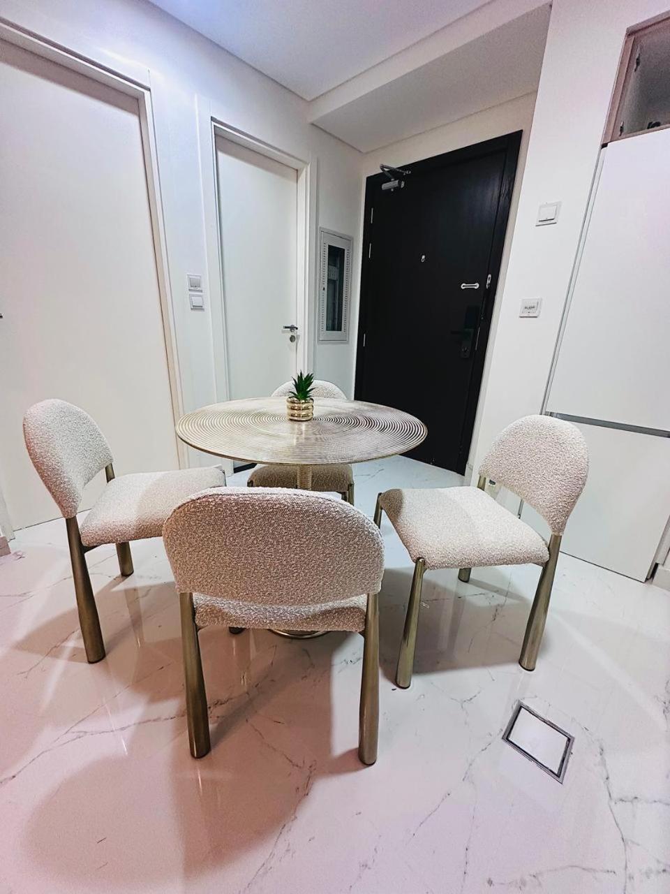 Designer 1br I Golf View I Comfortably Sleeps 4