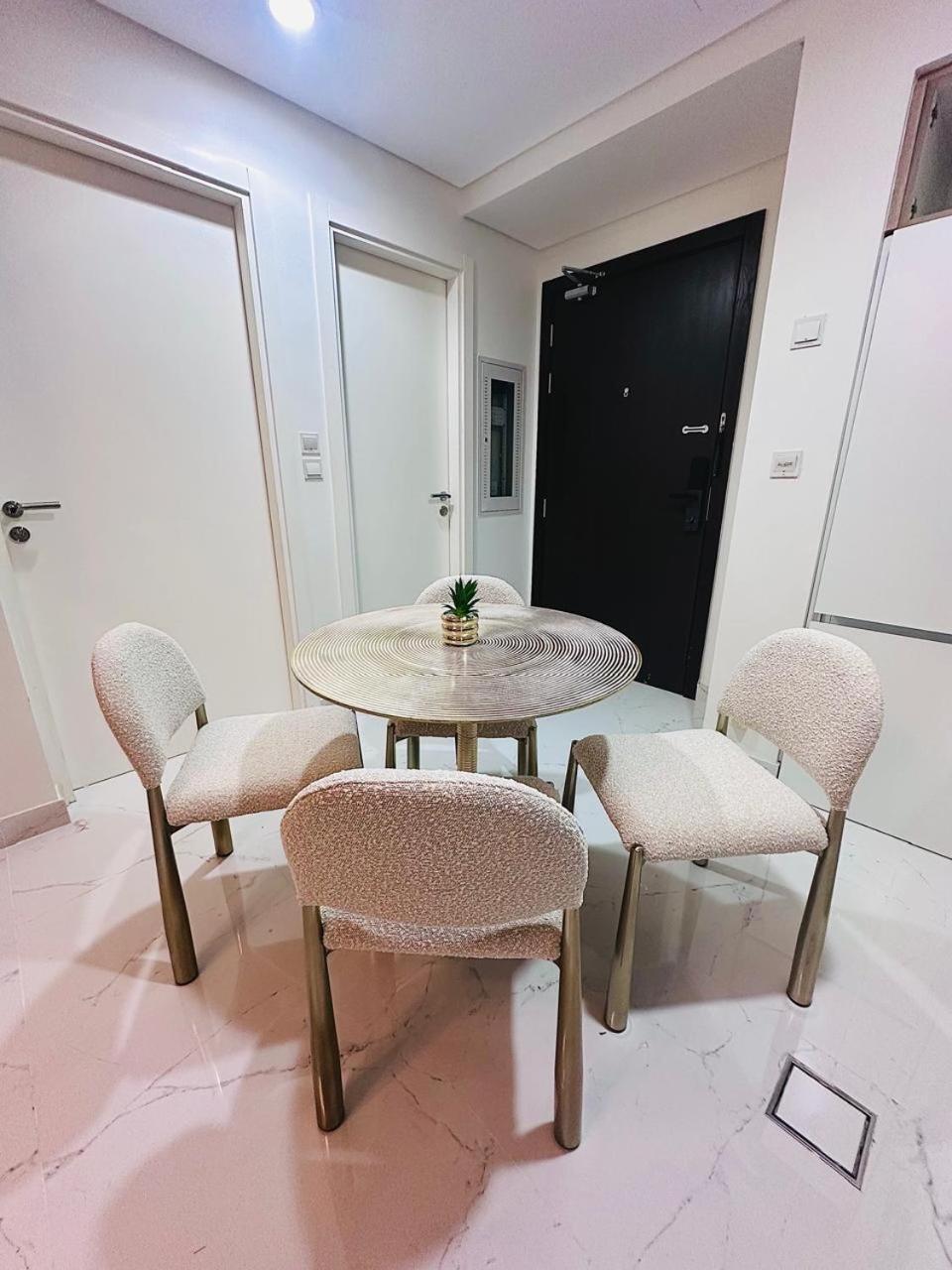 Designer 1br I Golf View I Comfortably Sleeps 4 Apartment *