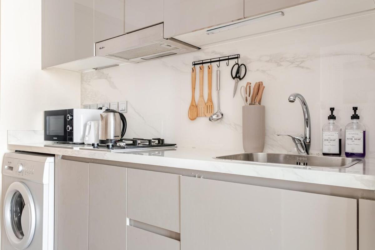 Free Parking Pet Friendly Near Downtown Apartment *