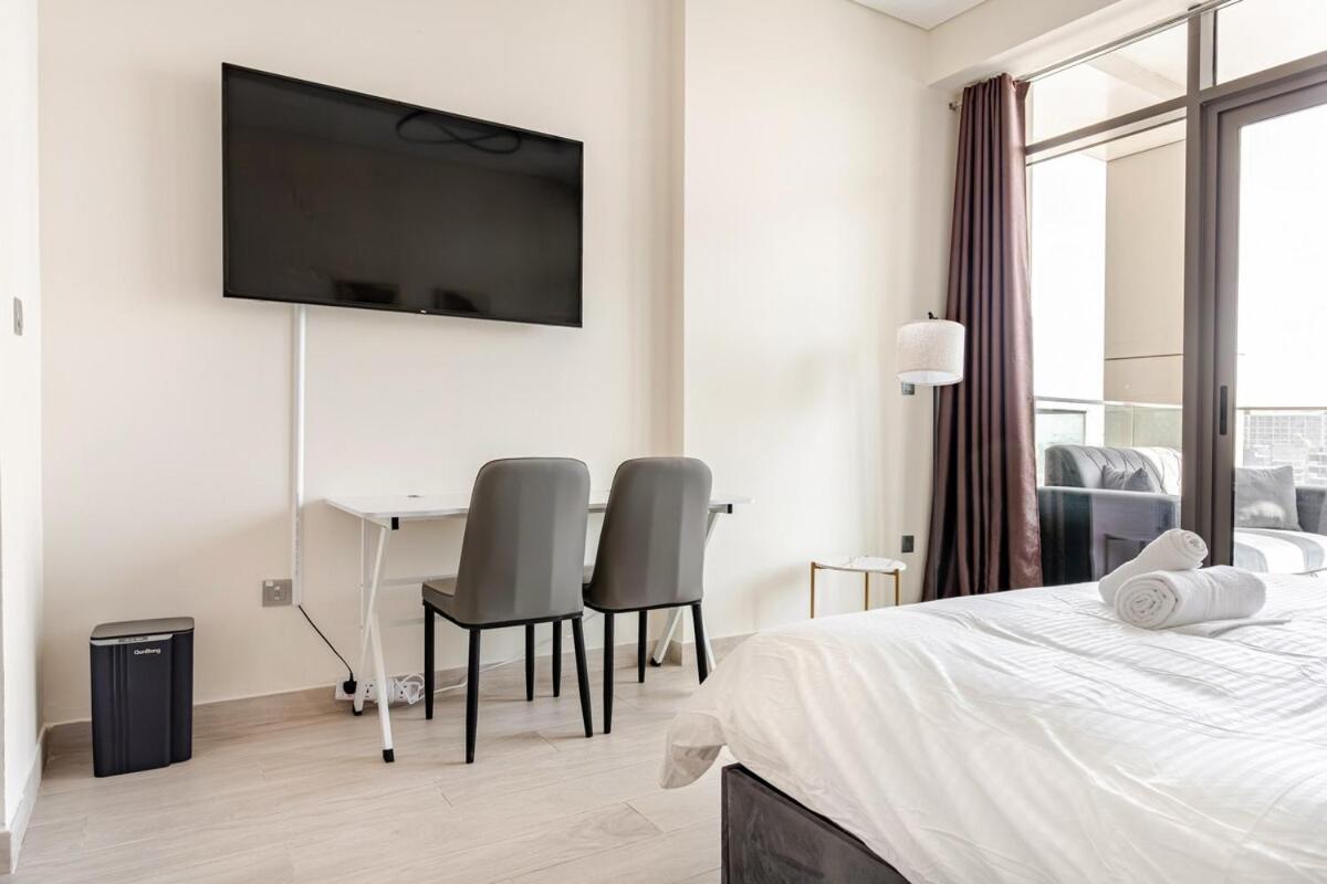 Free Parking Pet Friendly Near Downtown Apartment *