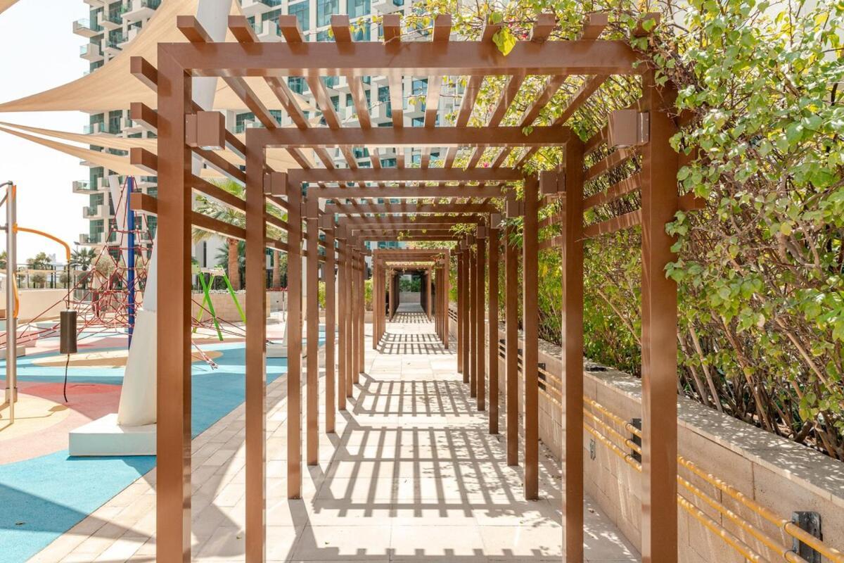 Free Parking Pet Friendly Near Downtown Apartment Dubai