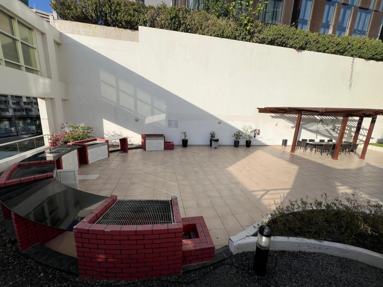 Luxury Prestige 1br In Damac Central-02