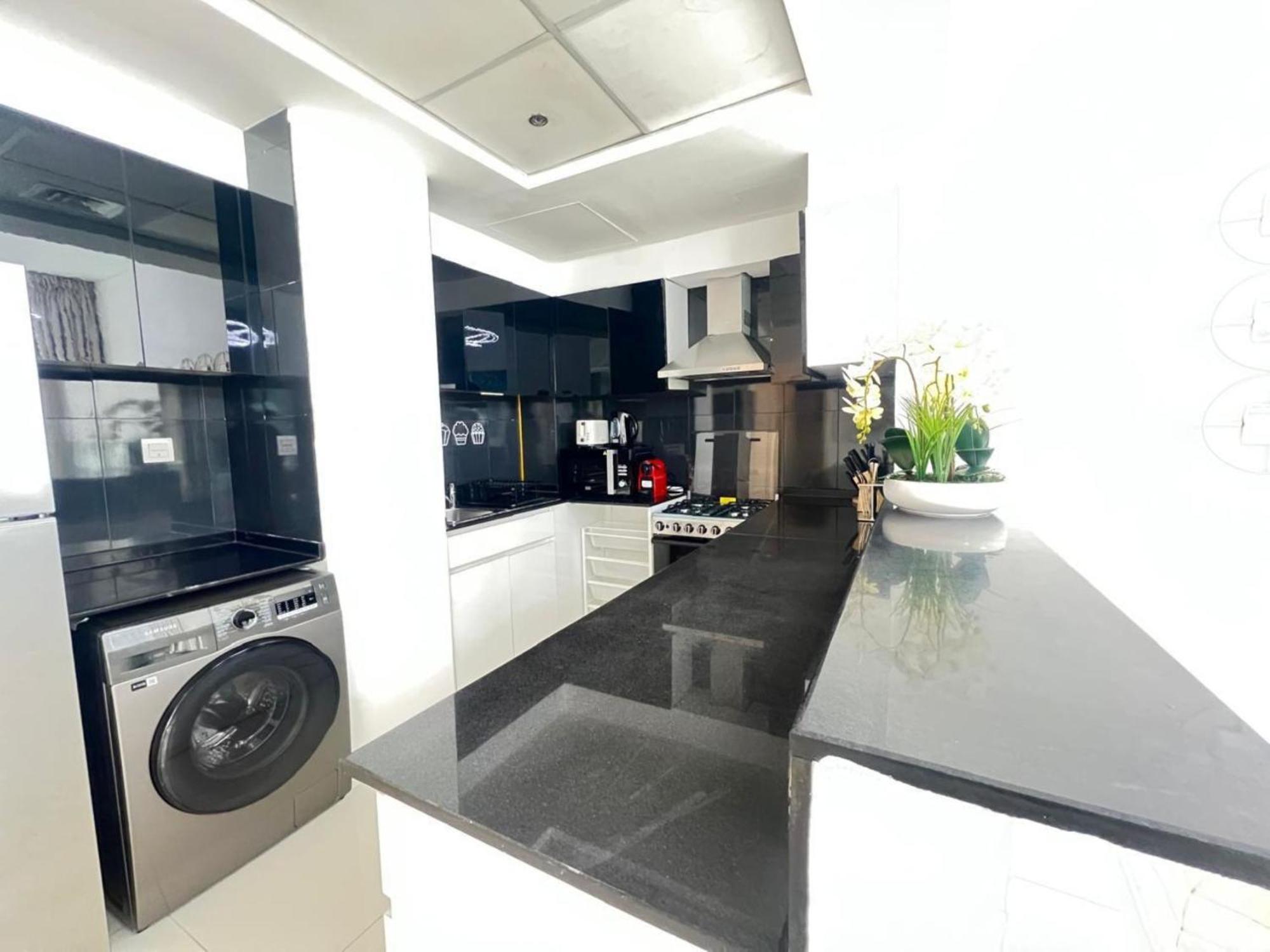 Luxury Prestige 1br In Damac Central-02