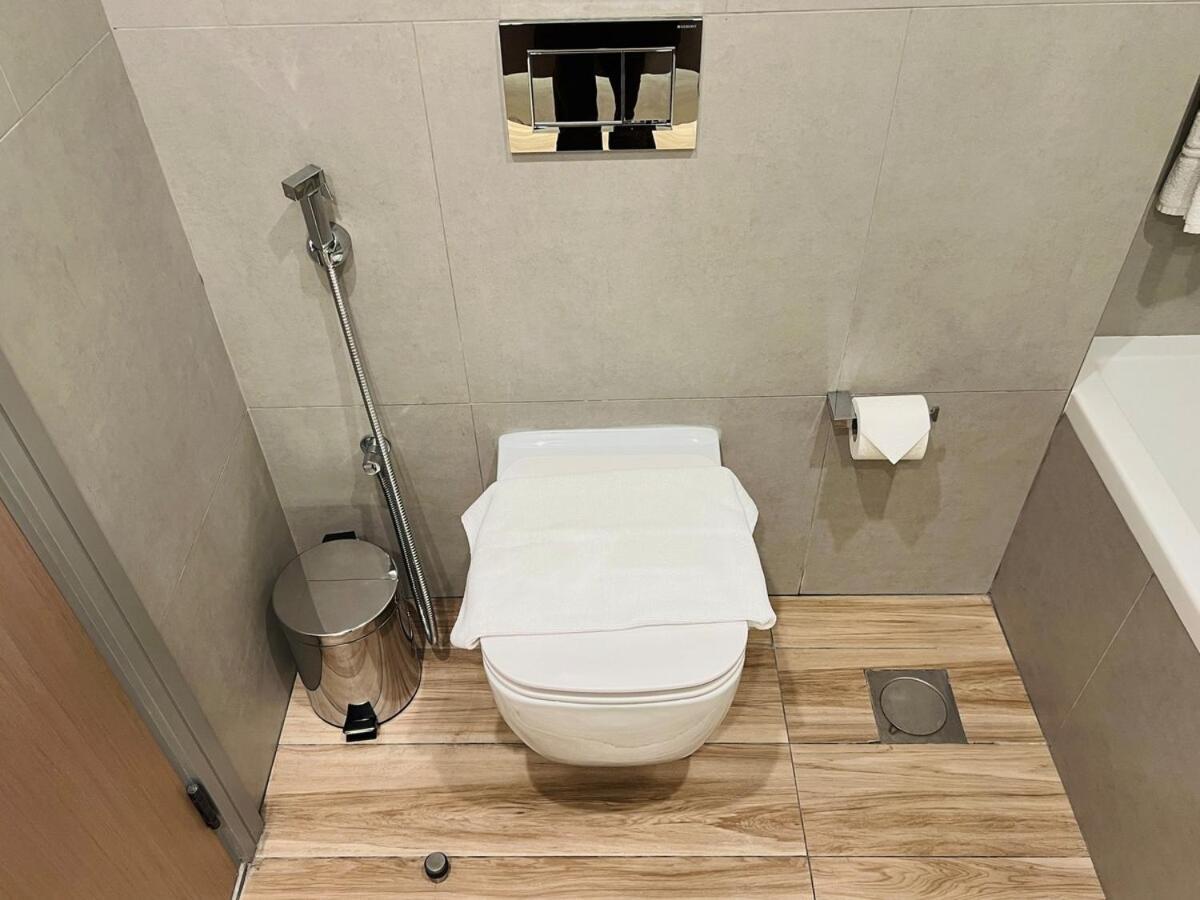 Peaceful 2 Bed Oasis In Jvc Apartment